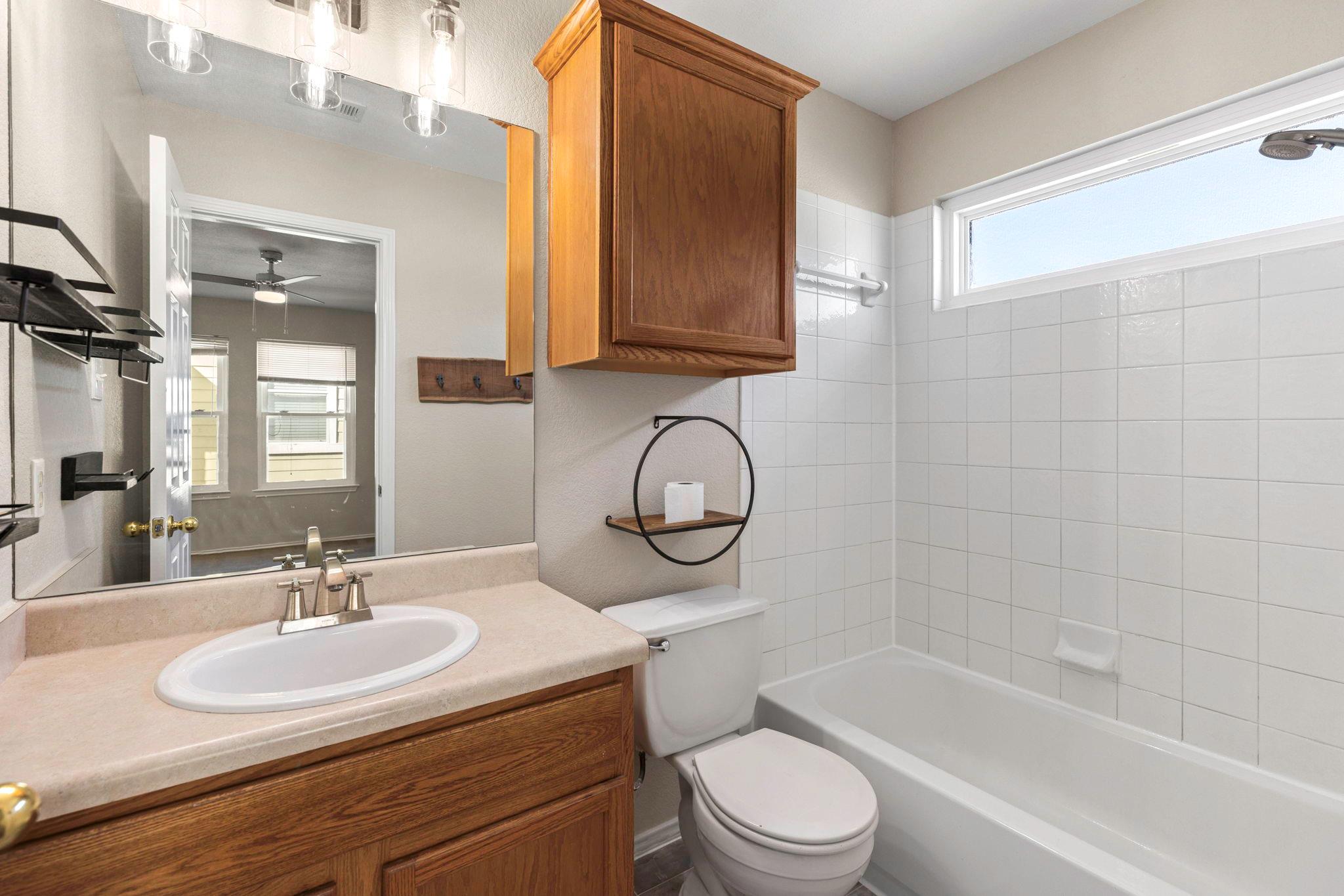 284 Michaelis Rd, Kyle, TX 78640