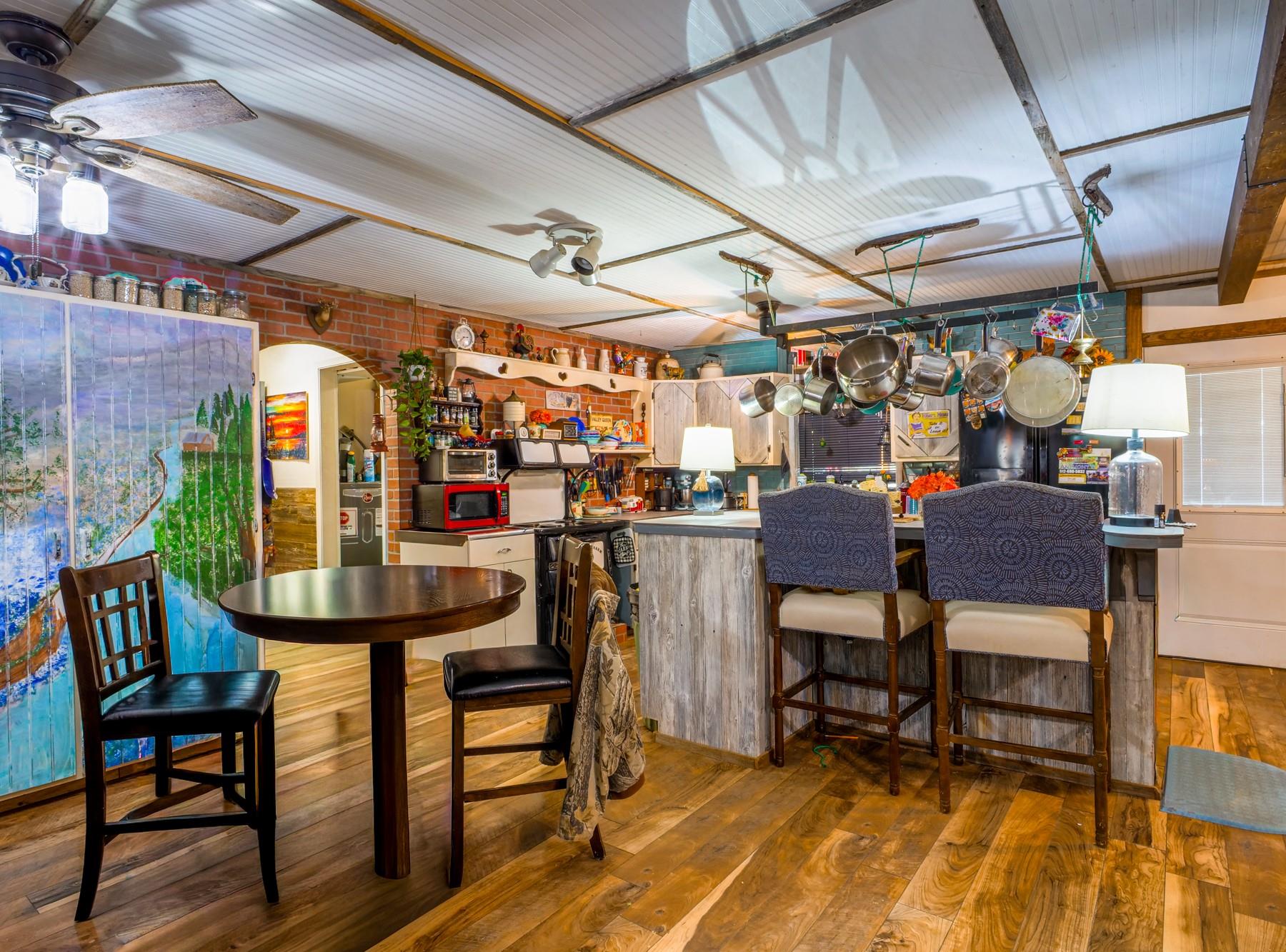 301 E Castlebriar Dr, Marble Falls, TX 78654