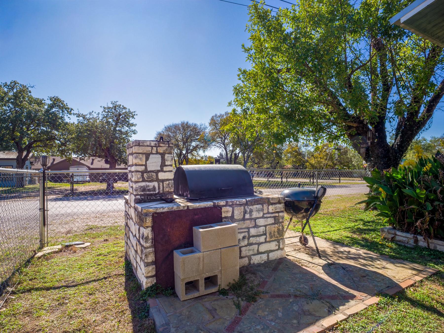 301 E Castlebriar Dr, Marble Falls, TX 78654