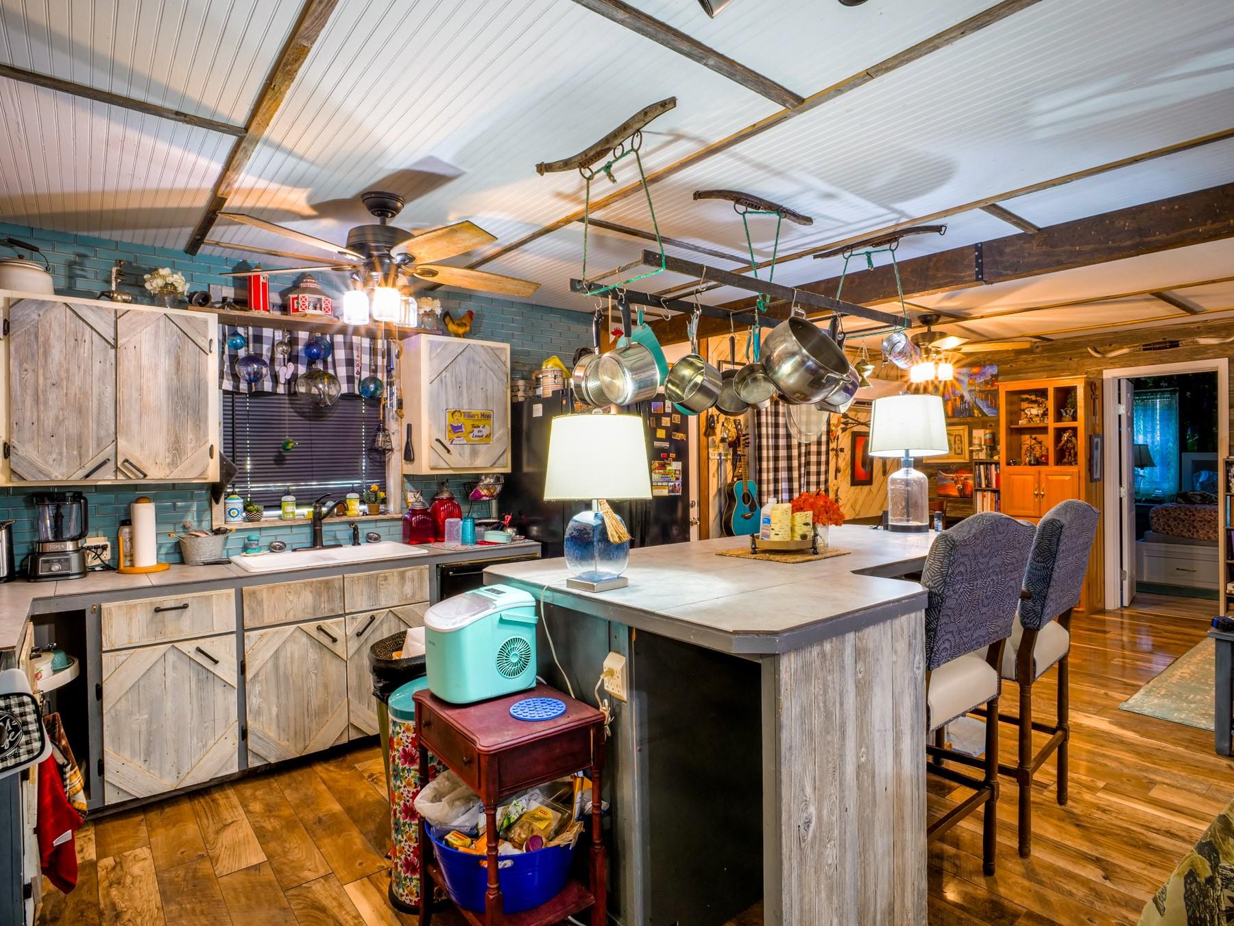 301 E Castlebriar Dr, Marble Falls, TX 78654