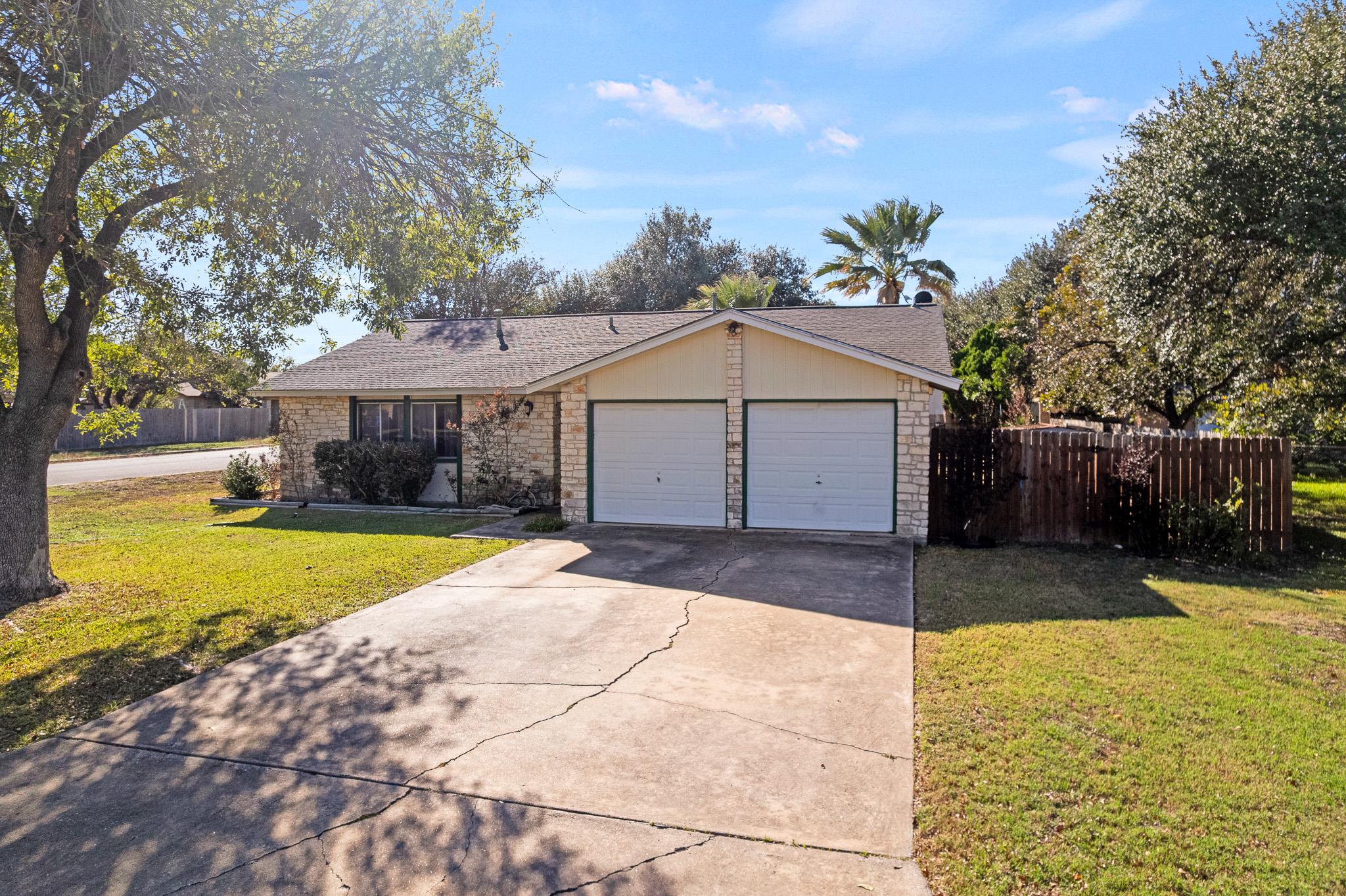 2801 SMITH Ave, Taylor, TX 76574