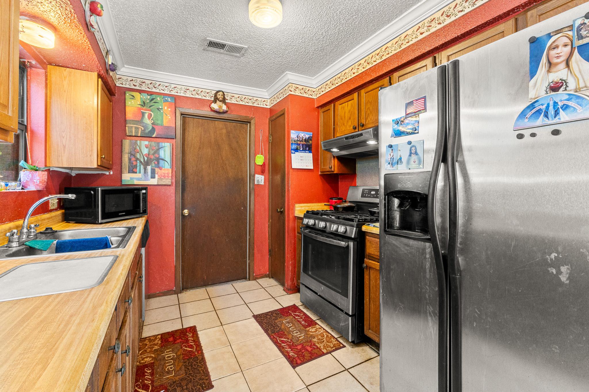 2801 SMITH Ave, Taylor, TX 76574