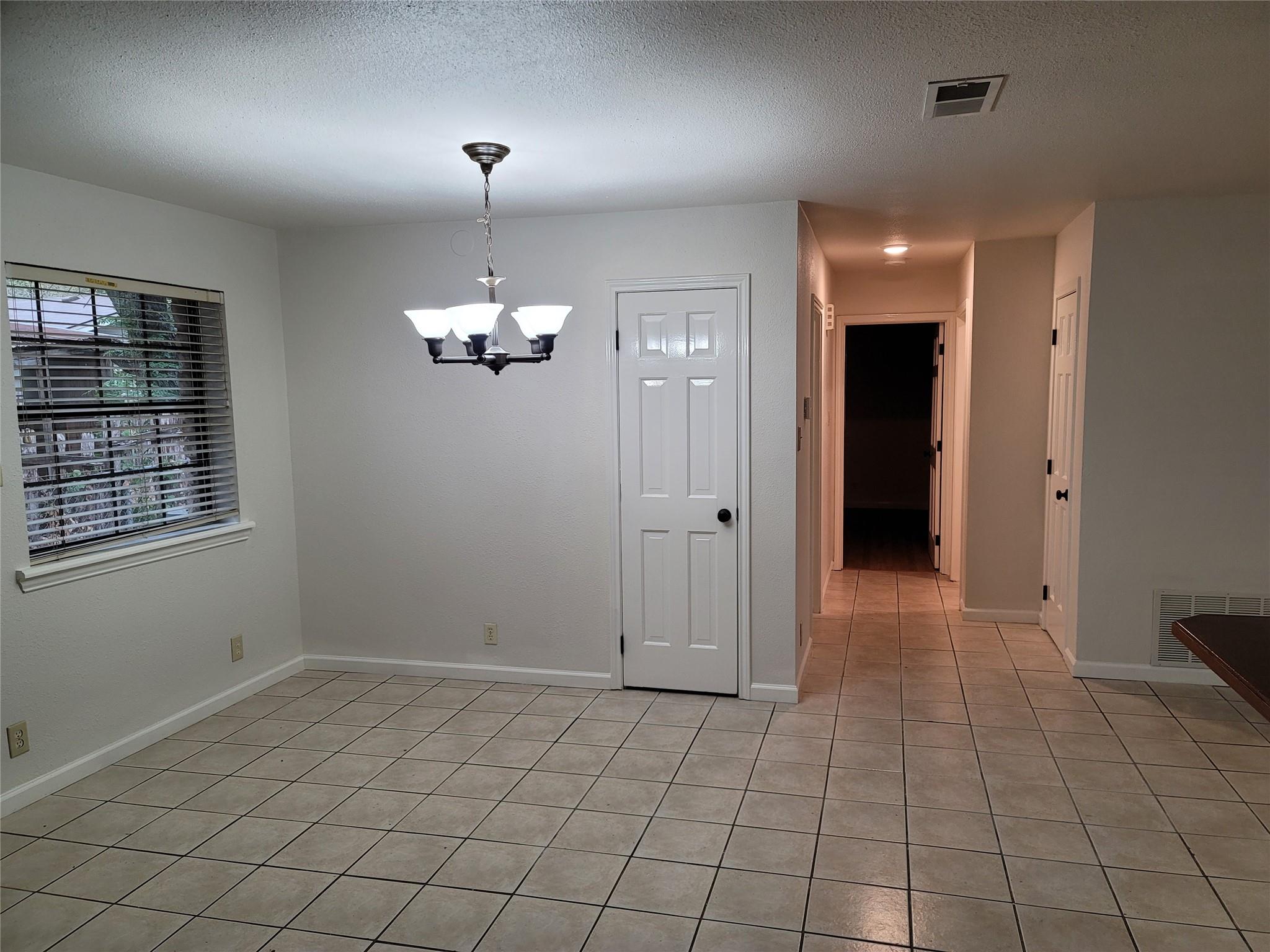 306 E Anderson Ave, Round Rock, TX 78664