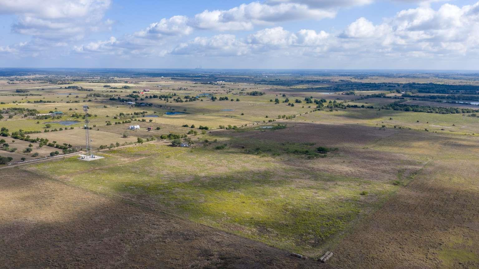 624 Berger Rd, Schulenburg, TX 78956