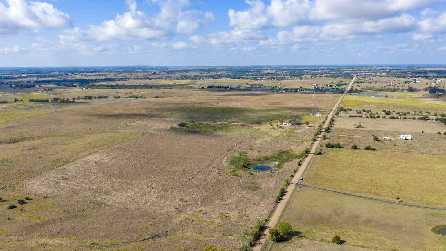 624 Berger Rd, Schulenburg, TX 78956