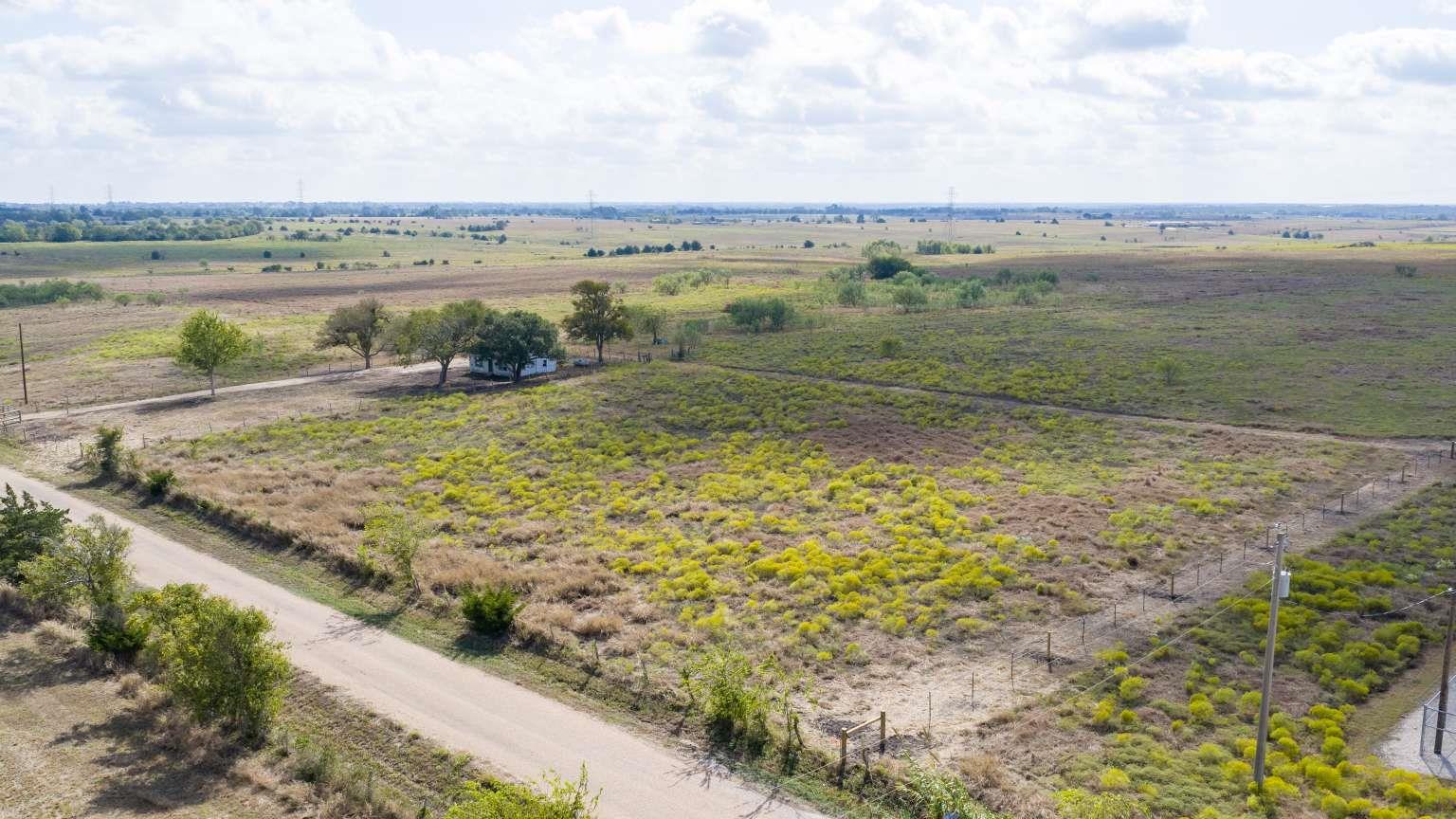 624 Berger Rd, Schulenburg, TX 78956