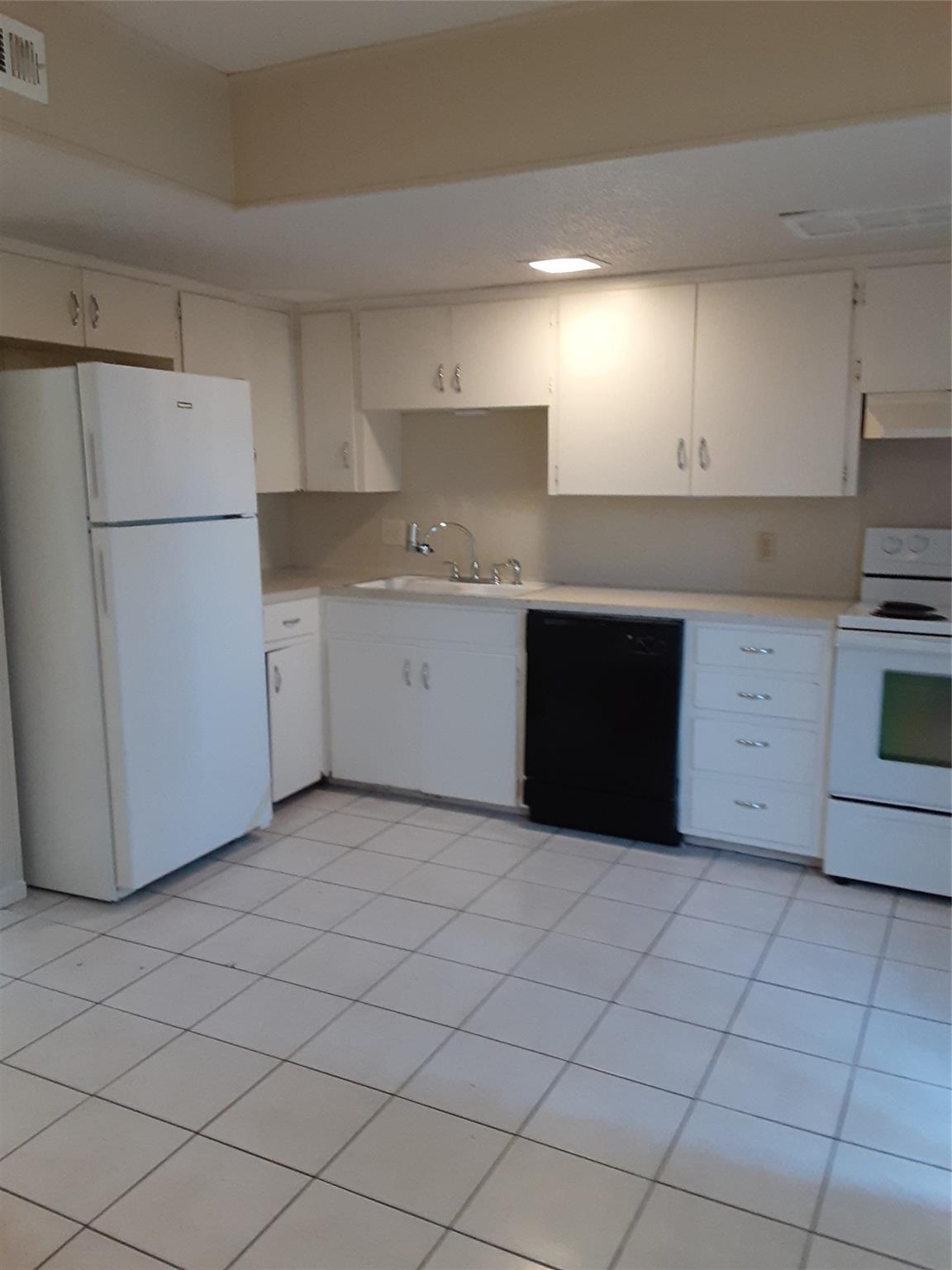 3206 Mossrock Dr # 101, Austin, TX 78757