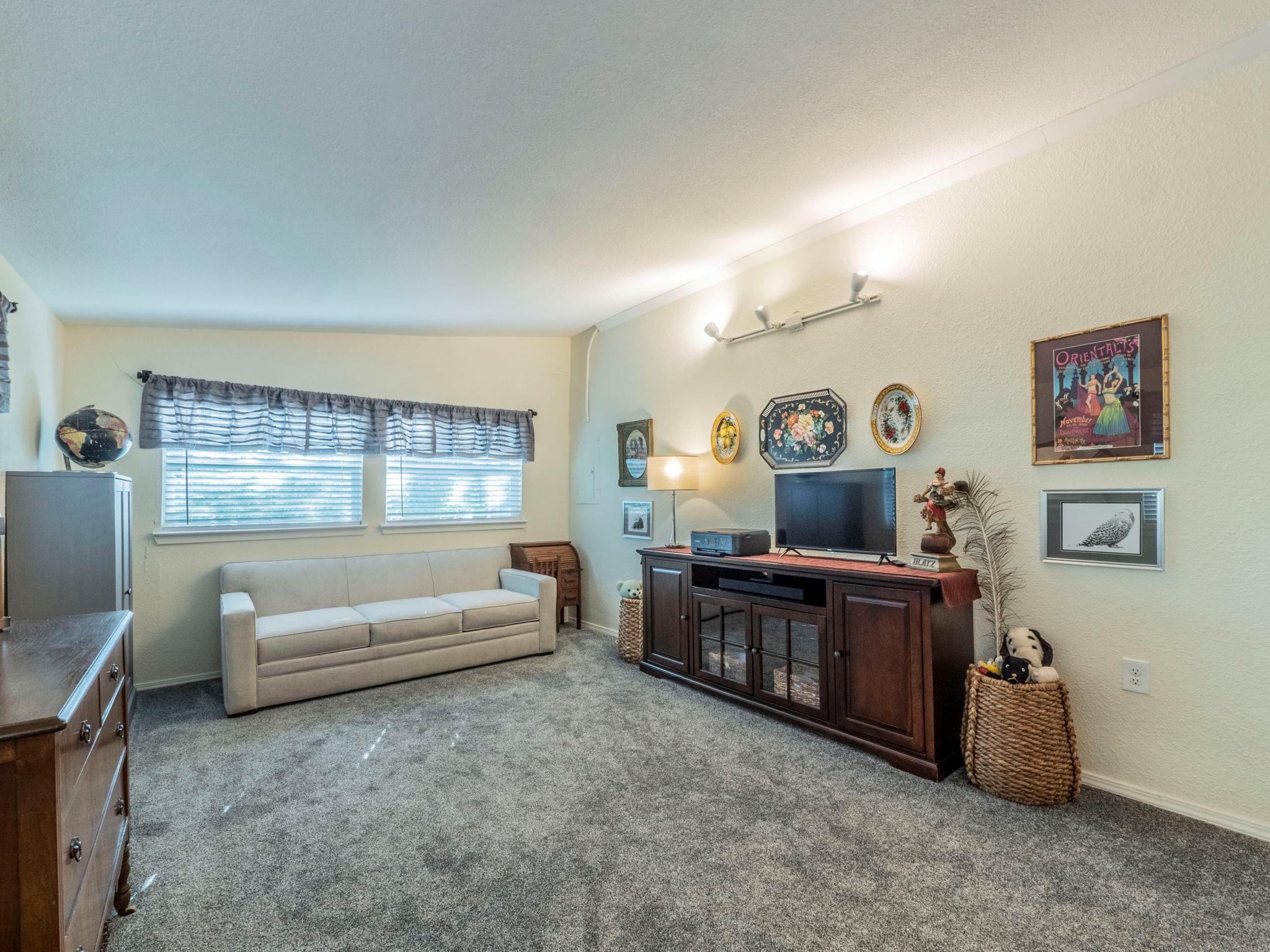 11012 3rd St, Jonestown, TX 78645