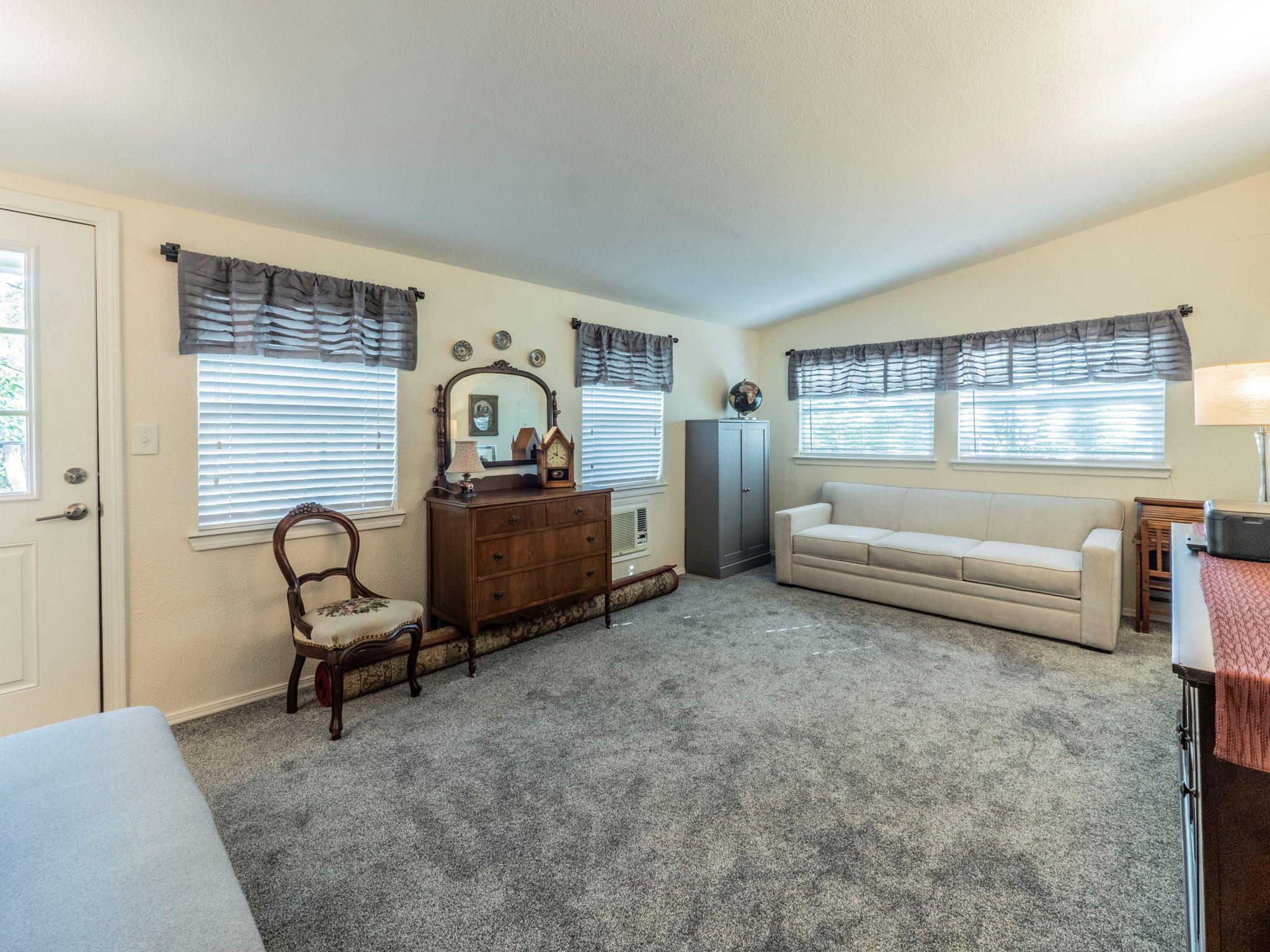 11012 3rd St, Jonestown, TX 78645