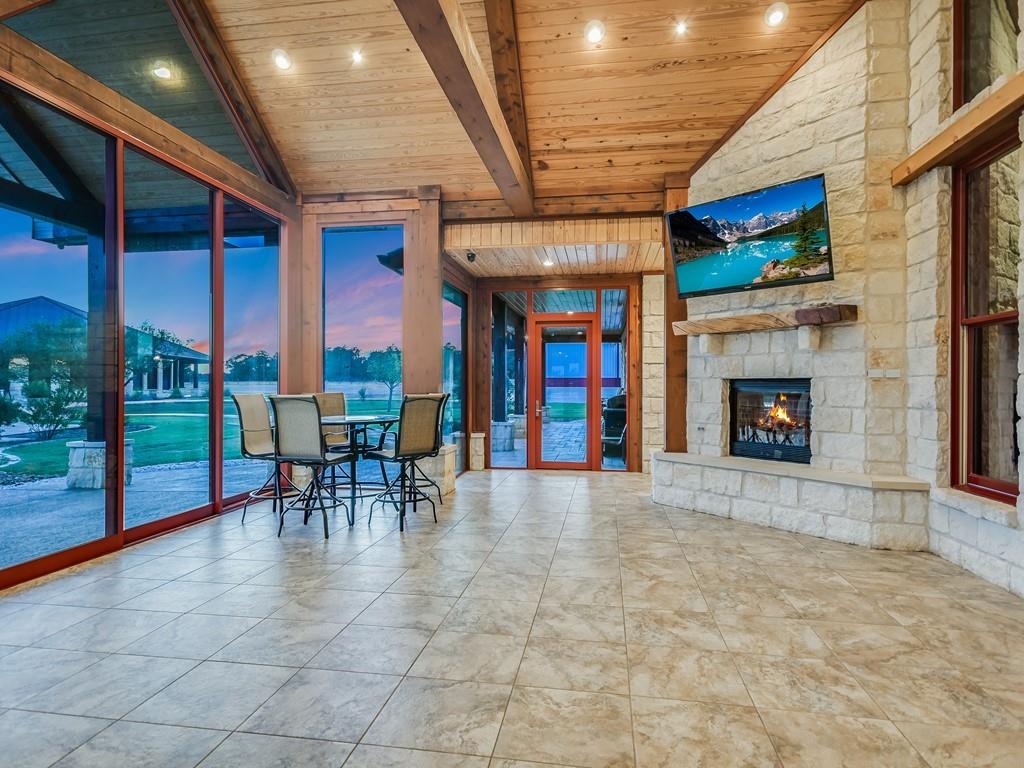 1584 County Road 226 Rd, Giddings, TX 78942