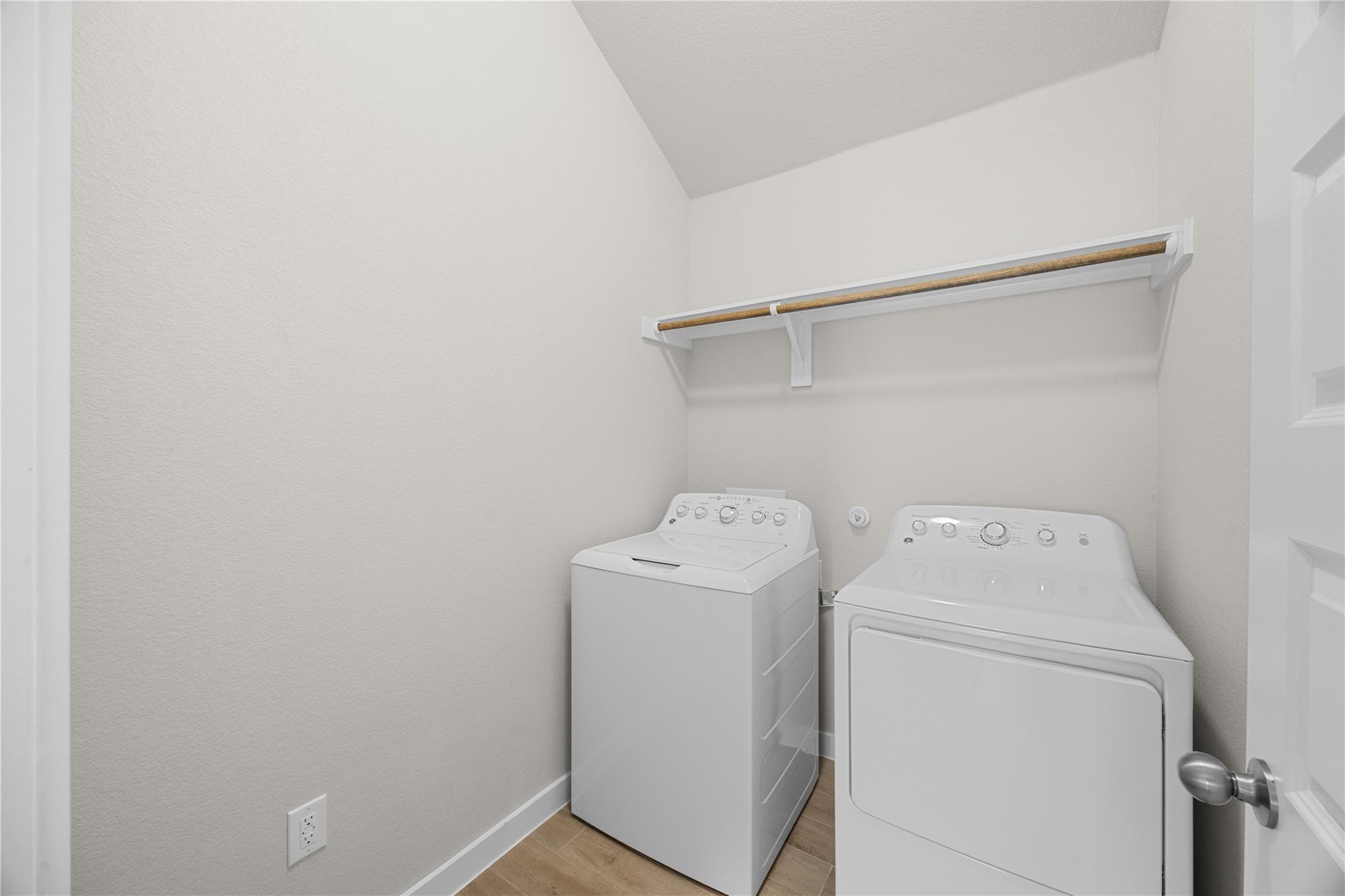 137 Appleberry Ln, Elgin, TX 78621