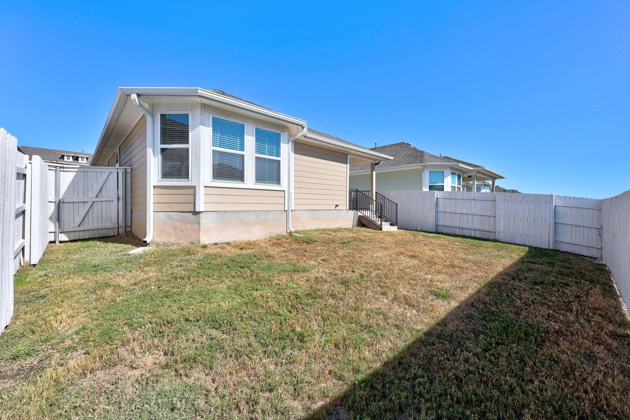 137 Appleberry Ln, Elgin, TX 78621