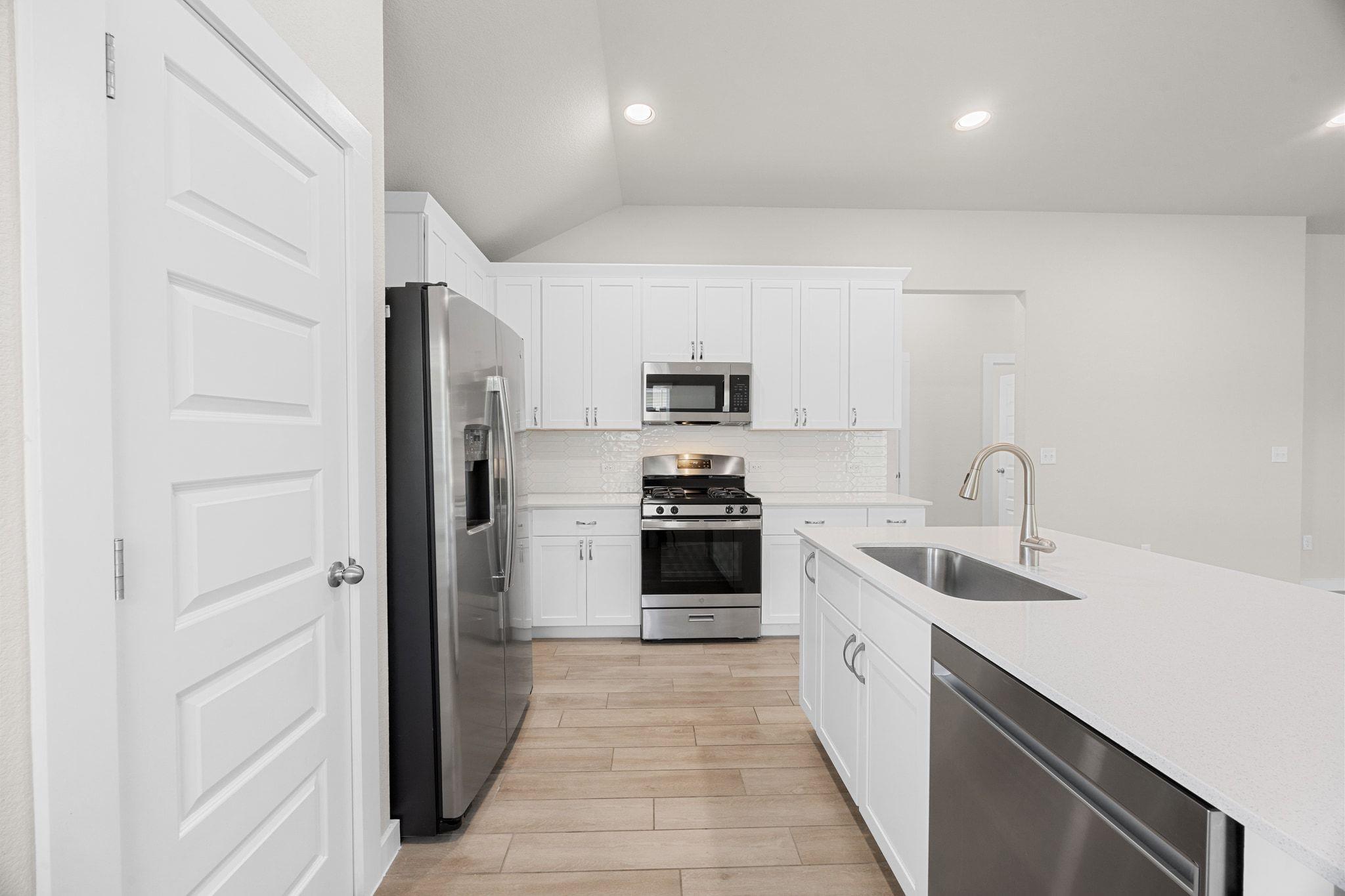 137 Appleberry Ln, Elgin, TX 78621