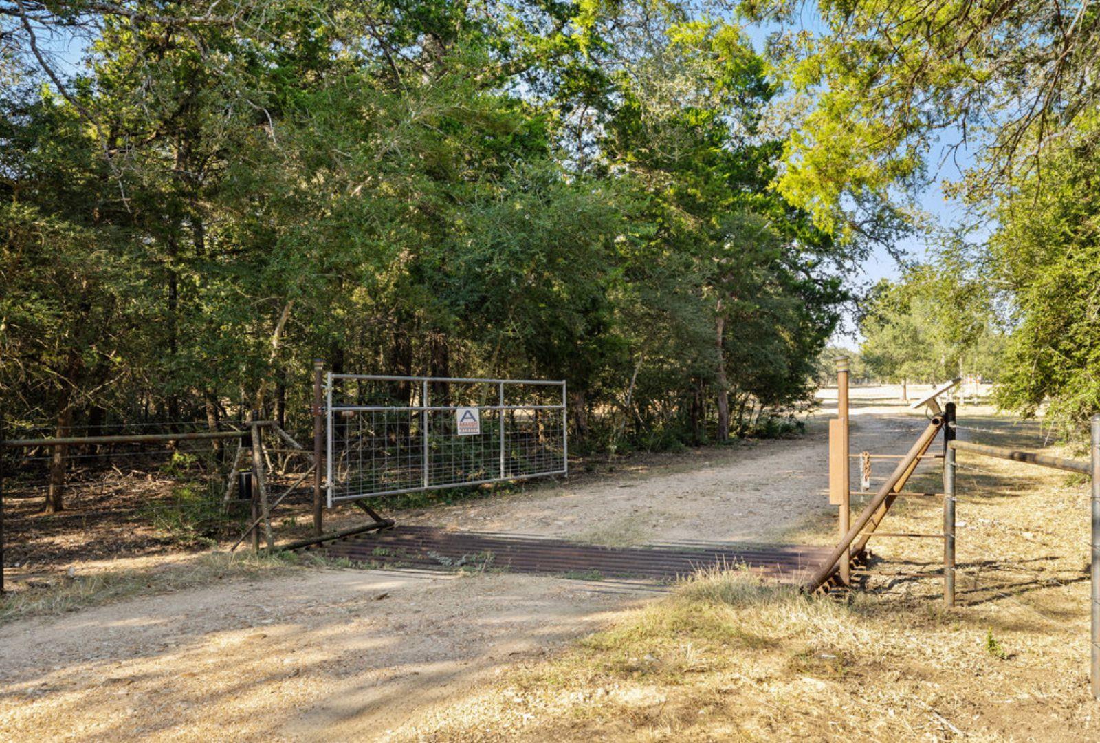 340 Mark Young Rd, Smithville, TX 78957