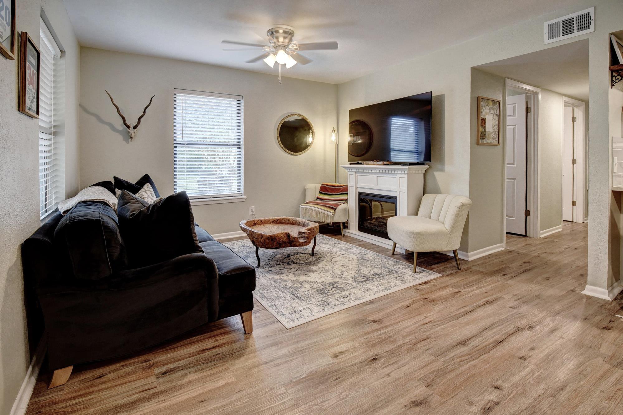 504 Hickory St, Smithville, TX 78957