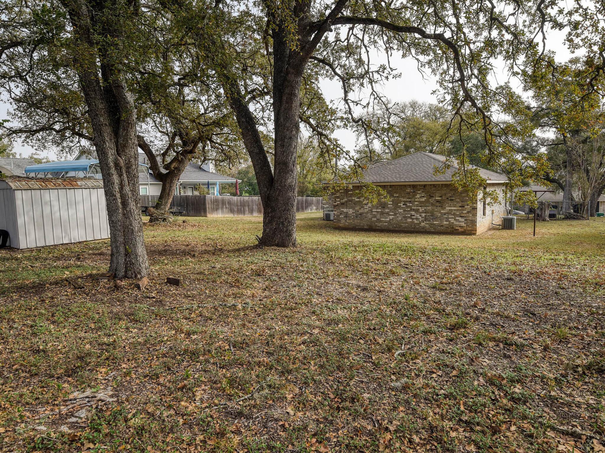 504 Hickory St, Smithville, TX 78957