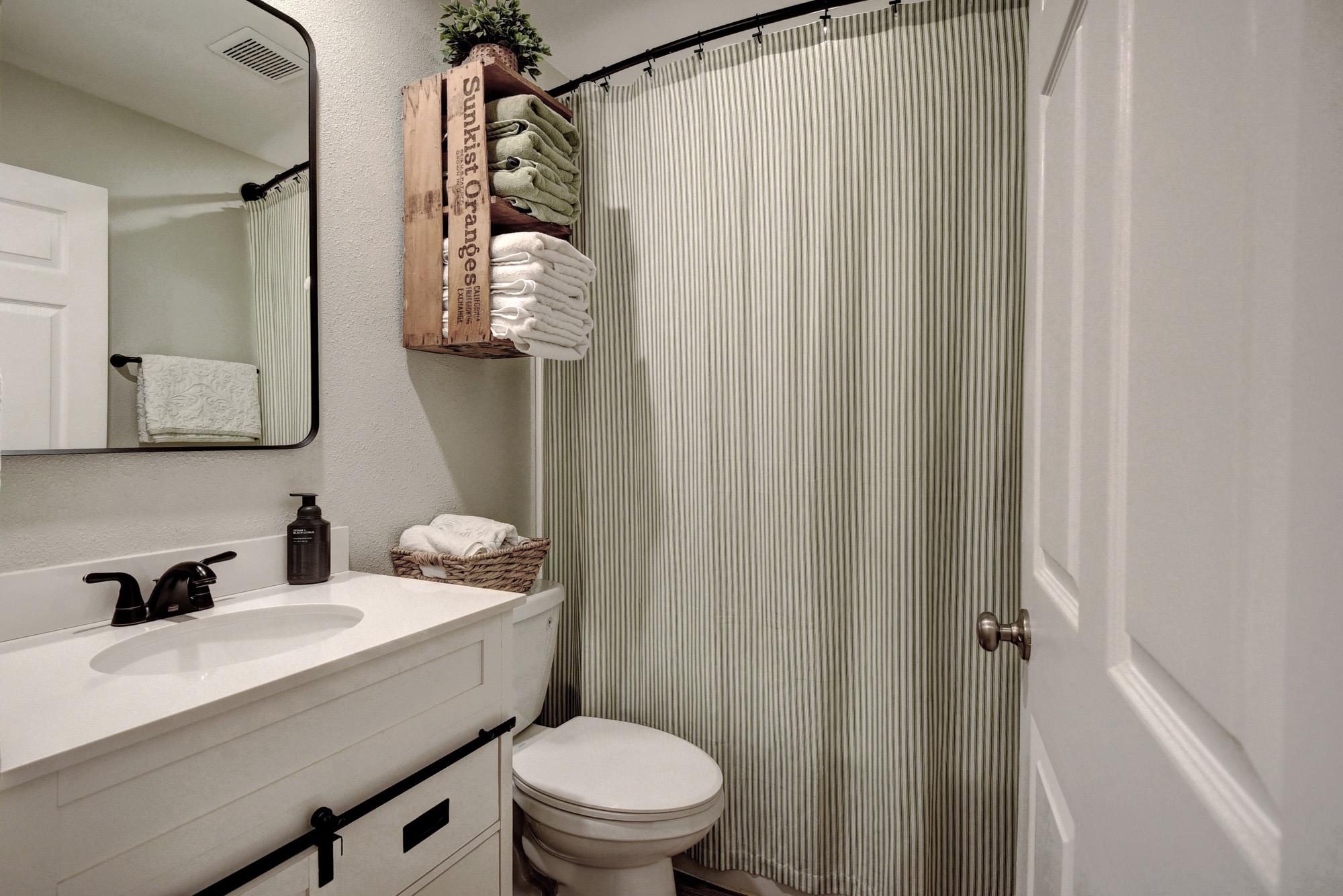 504 Hickory St, Smithville, TX 78957