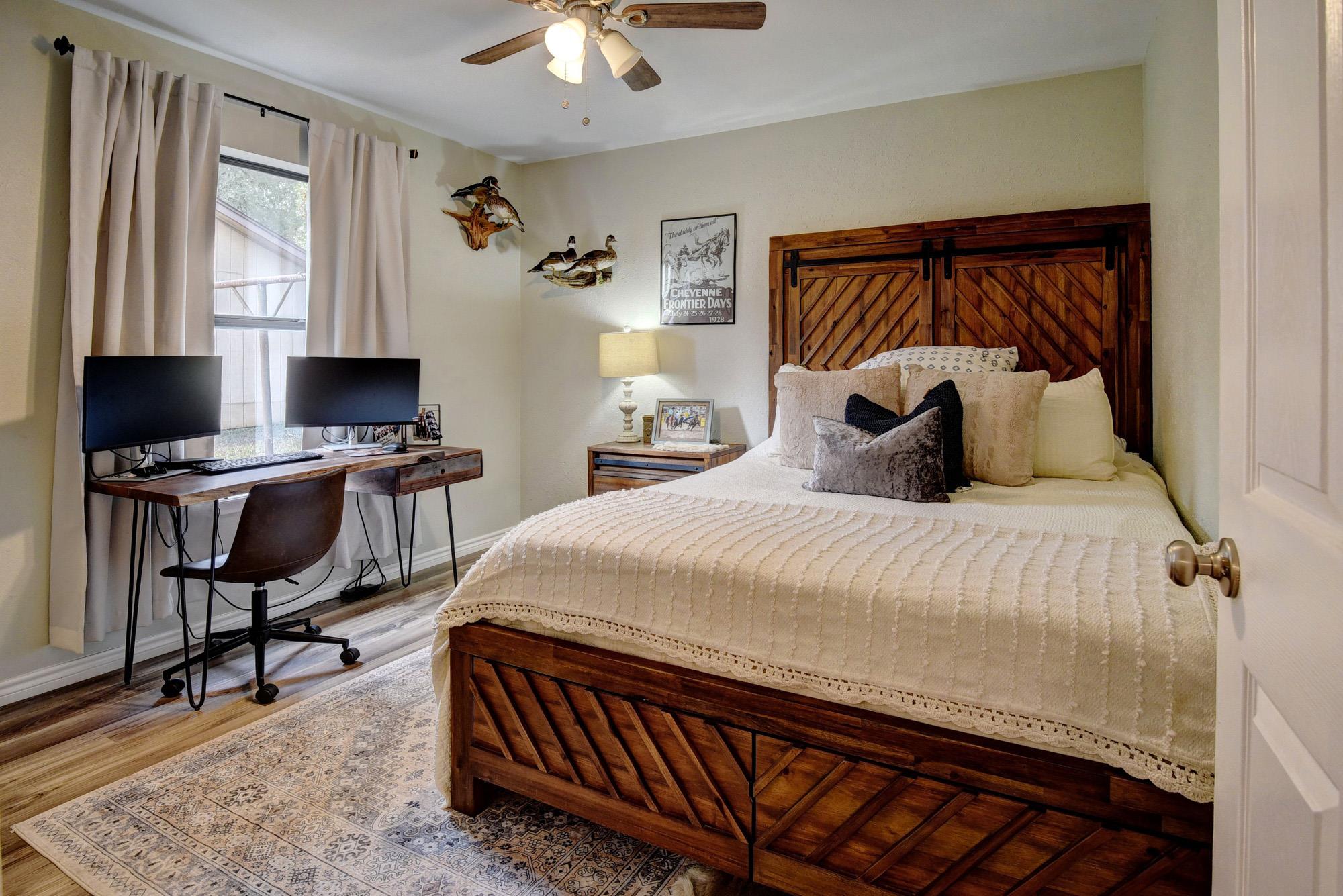 504 Hickory St, Smithville, TX 78957