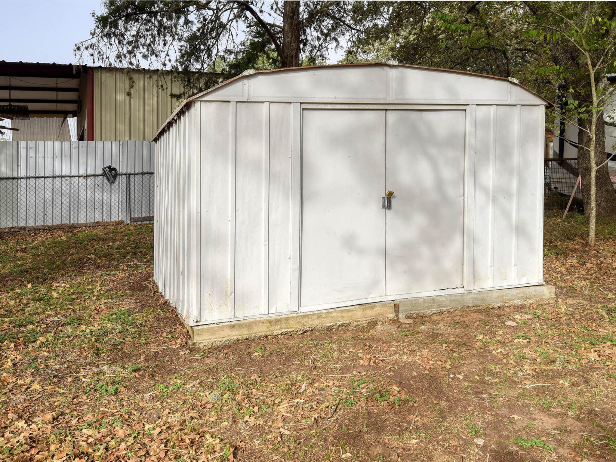 504 Hickory St, Smithville, TX 78957