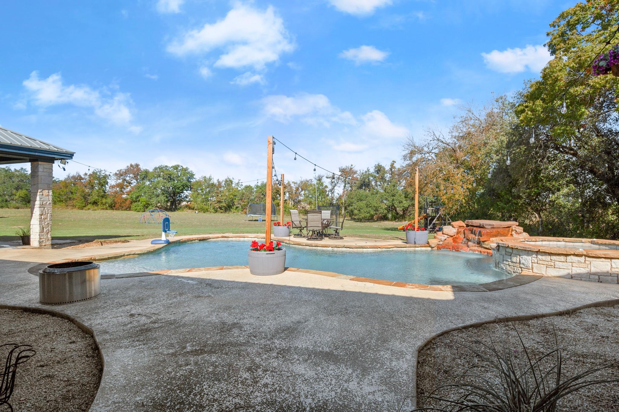 195 Freedom Dr, Georgetown, TX 78626