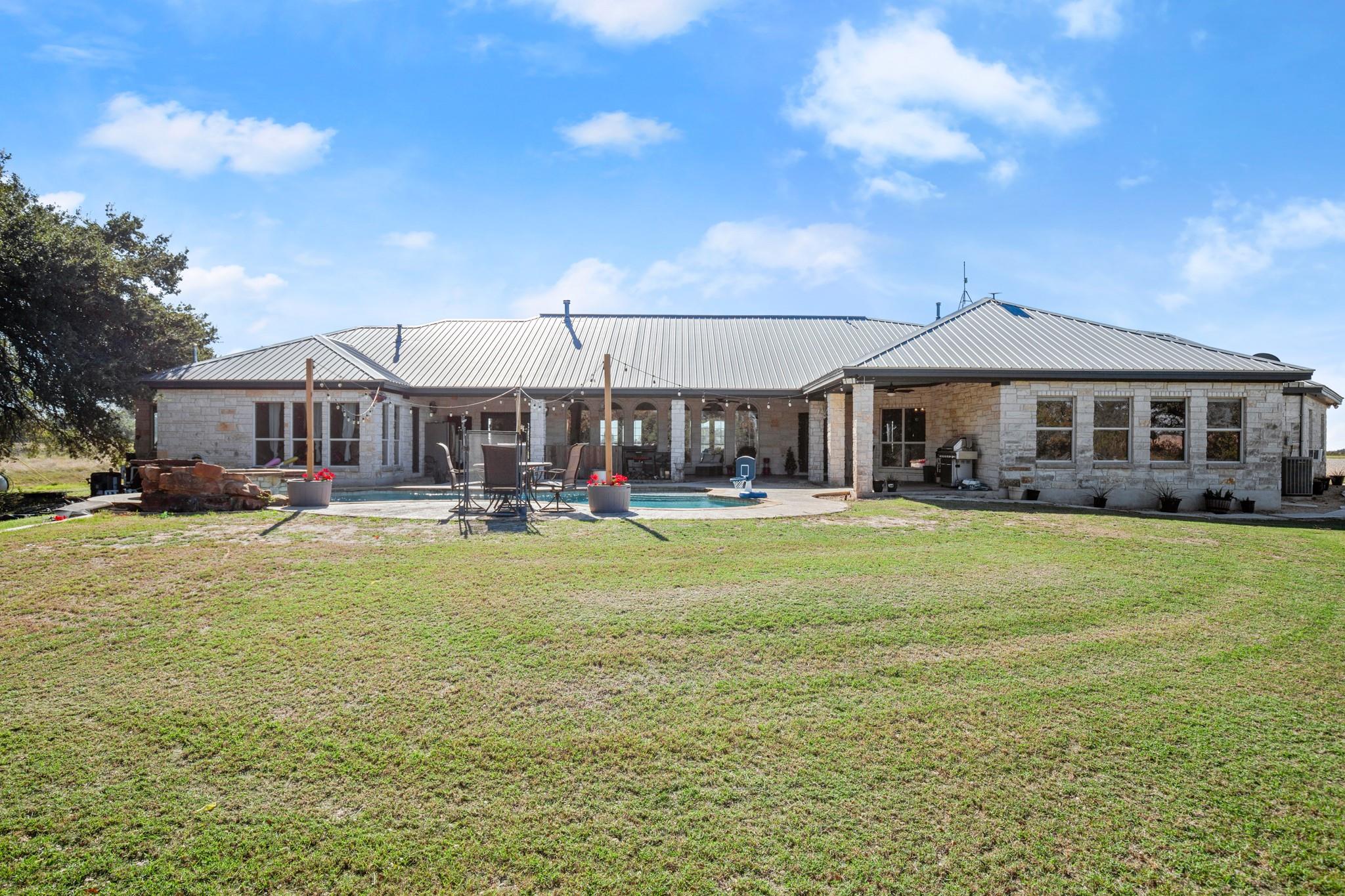 195 Freedom Dr, Georgetown, TX 78626