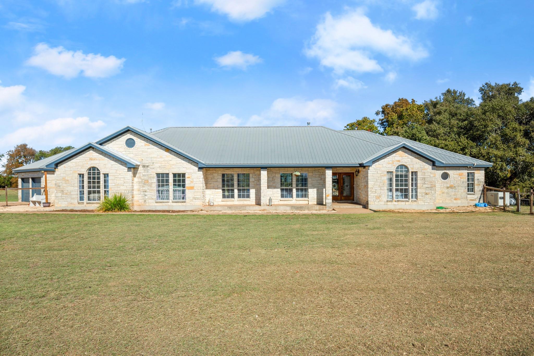 195 Freedom Dr, Georgetown, TX 78626