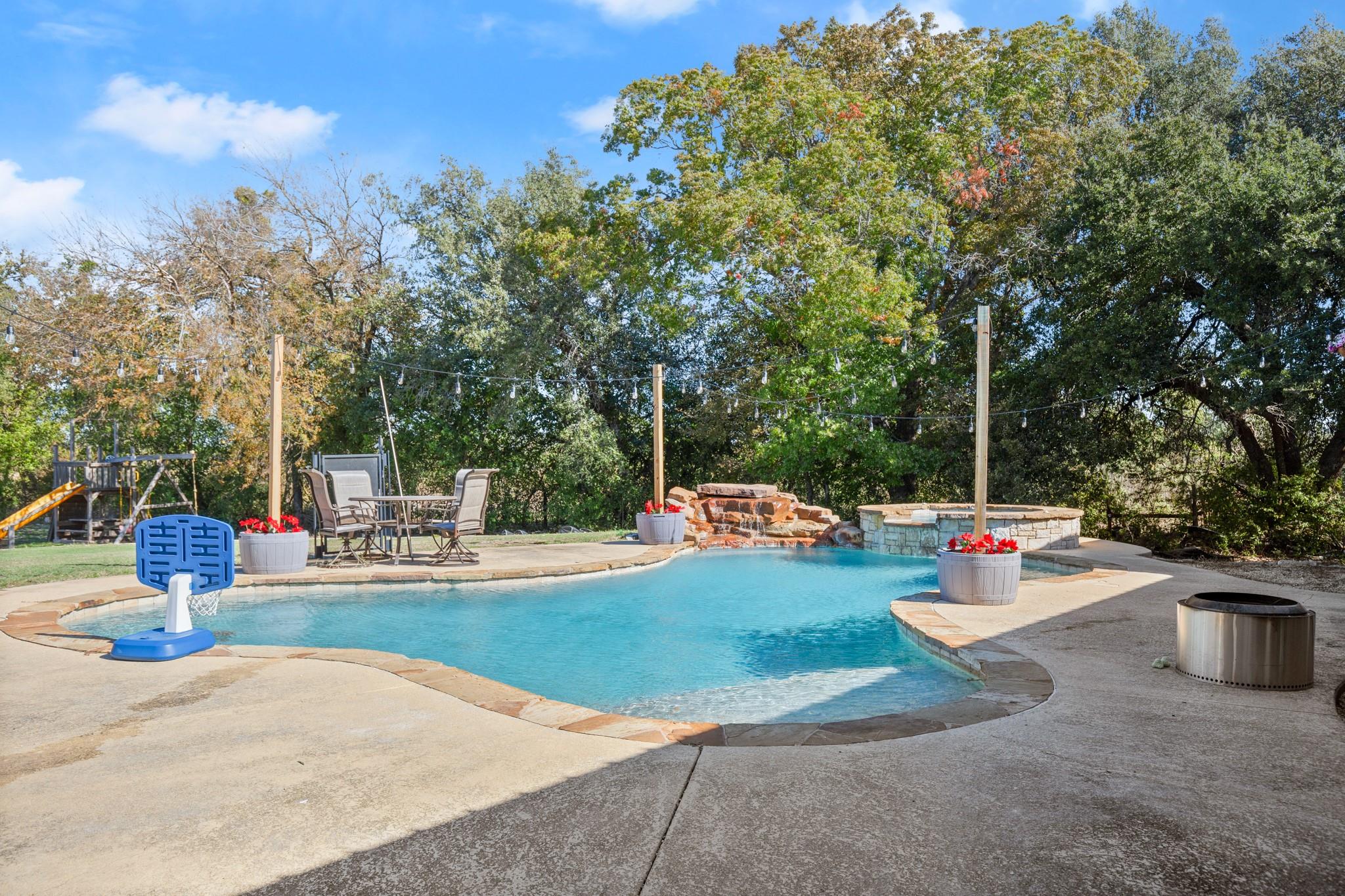 195 Freedom Dr, Georgetown, TX 78626