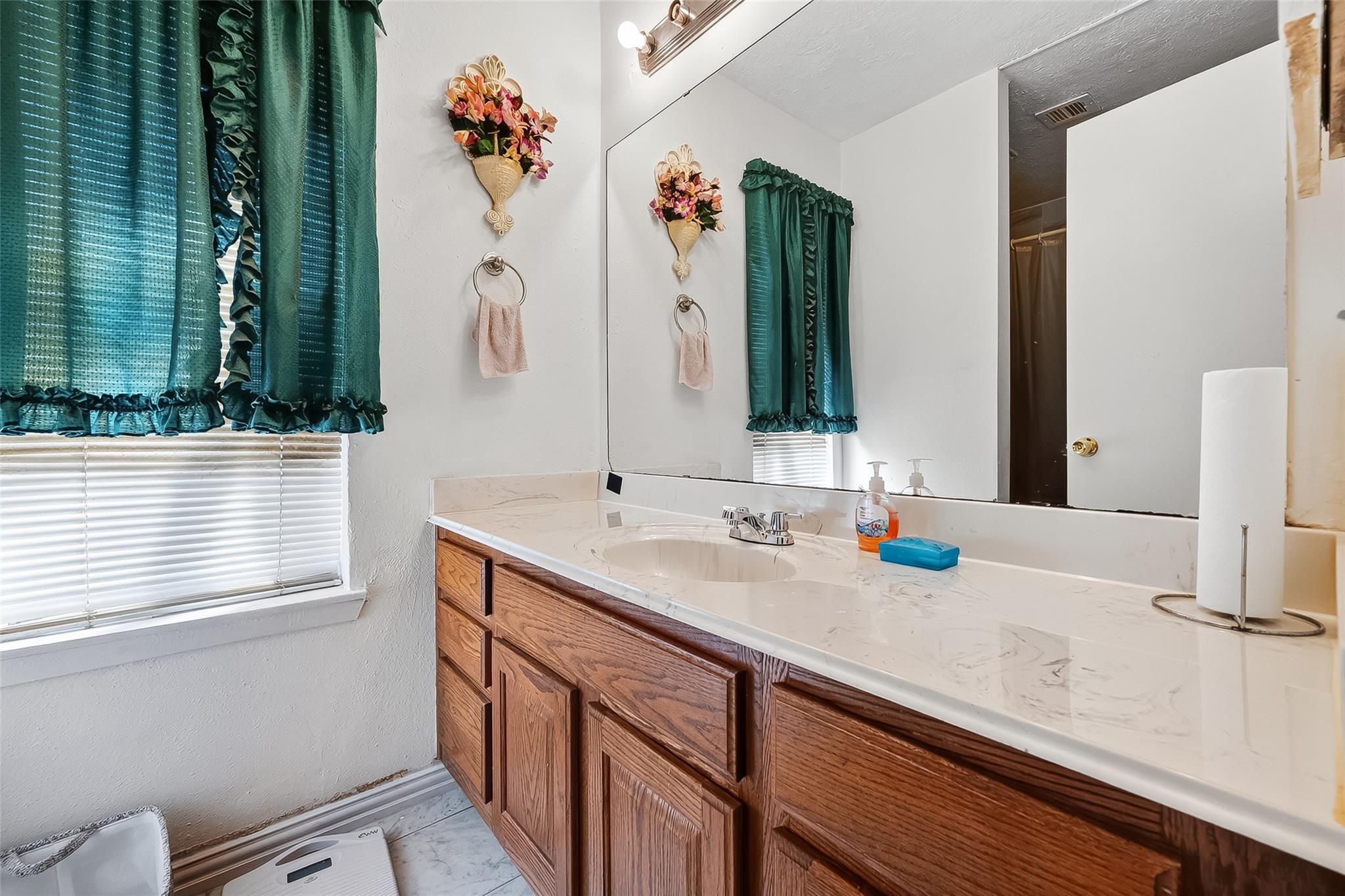 14003 Valley Grove Dr, Houston, TX 77066