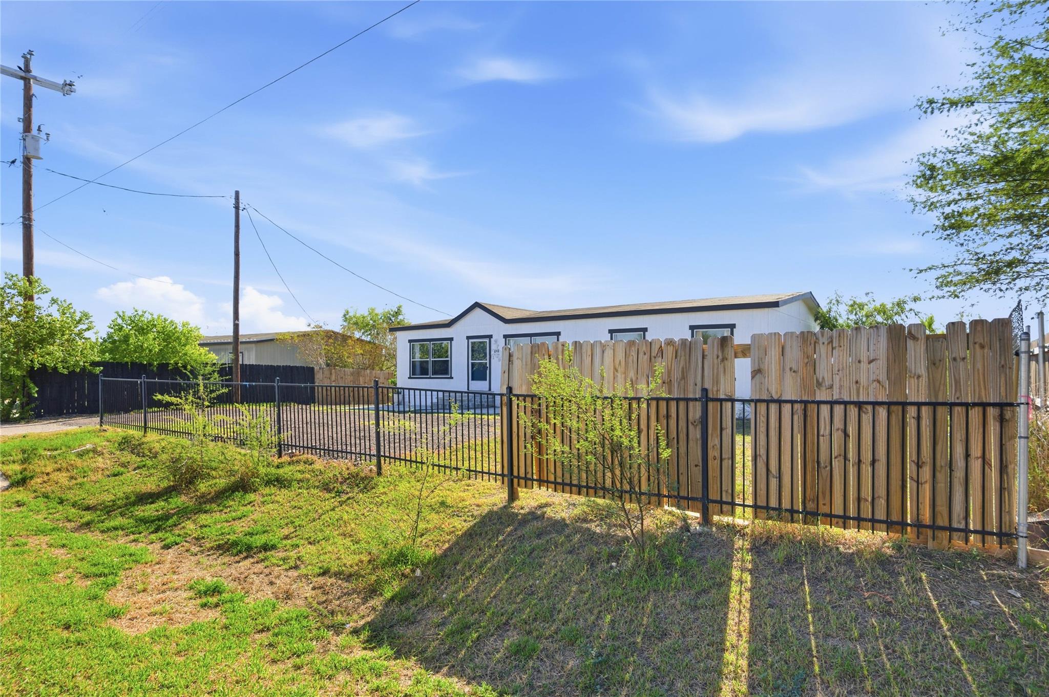 848 Railyard Dr, Kyle, TX 78640