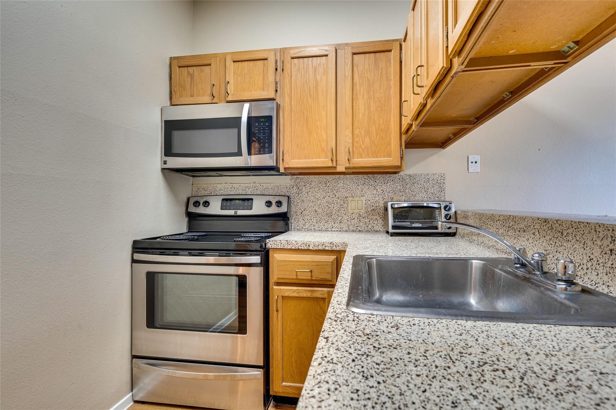 2210 Pearl St # 203, Austin, TX 78705