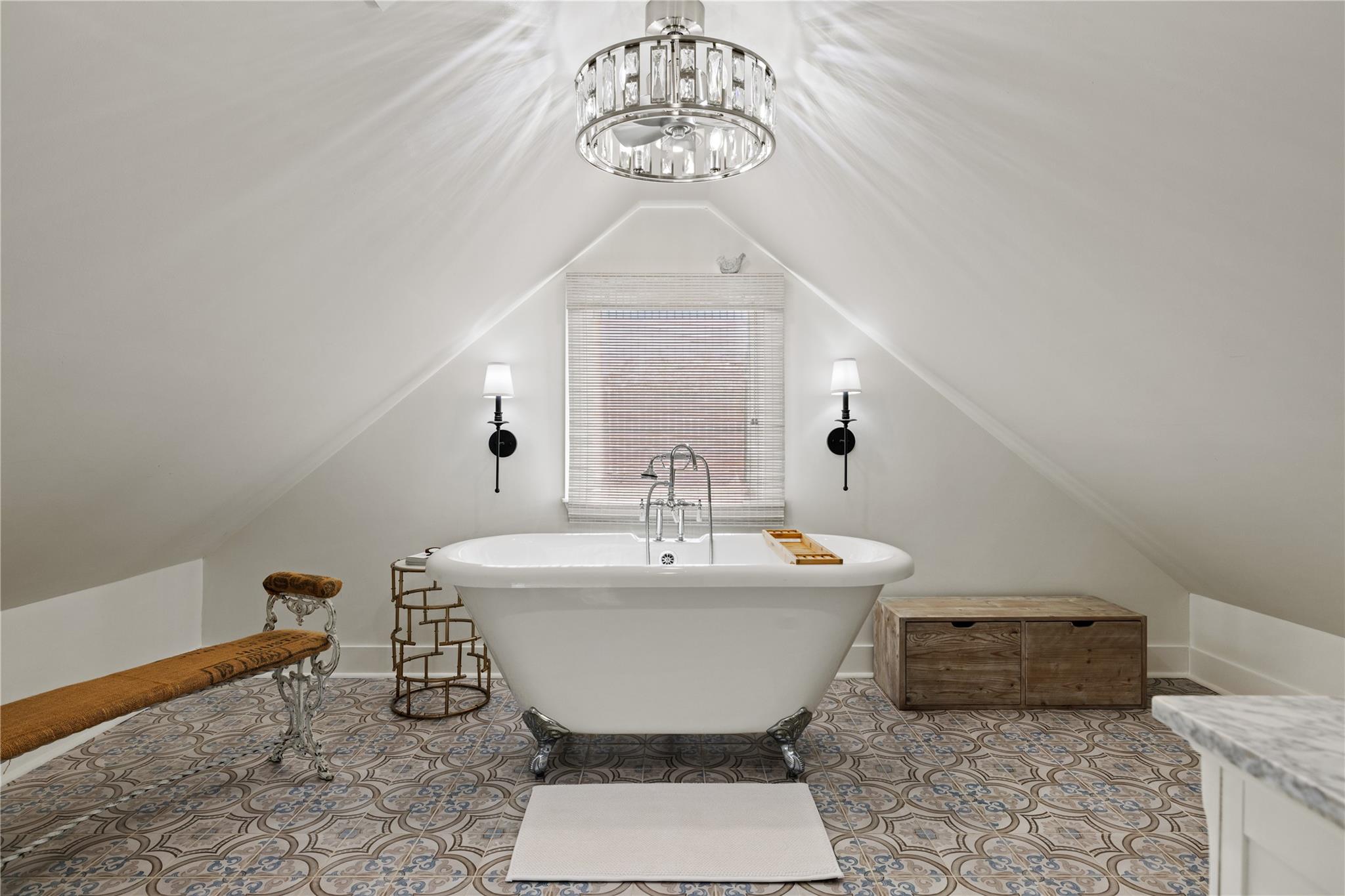 119 W San Antonio St, Fredericksburg, TX 78624