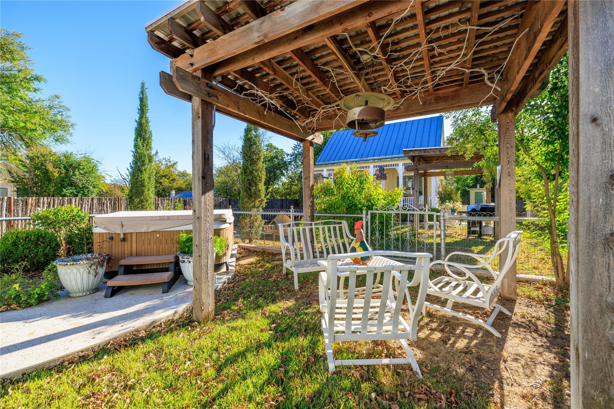 119 W San Antonio St, Fredericksburg, TX 78624