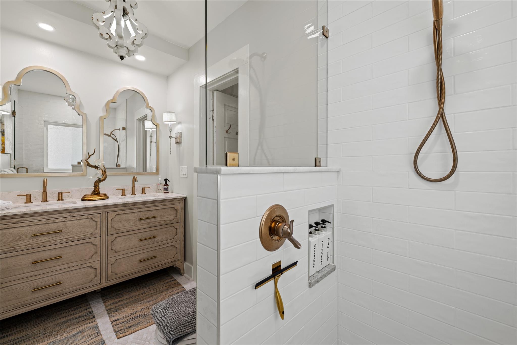 119 W San Antonio St, Fredericksburg, TX 78624