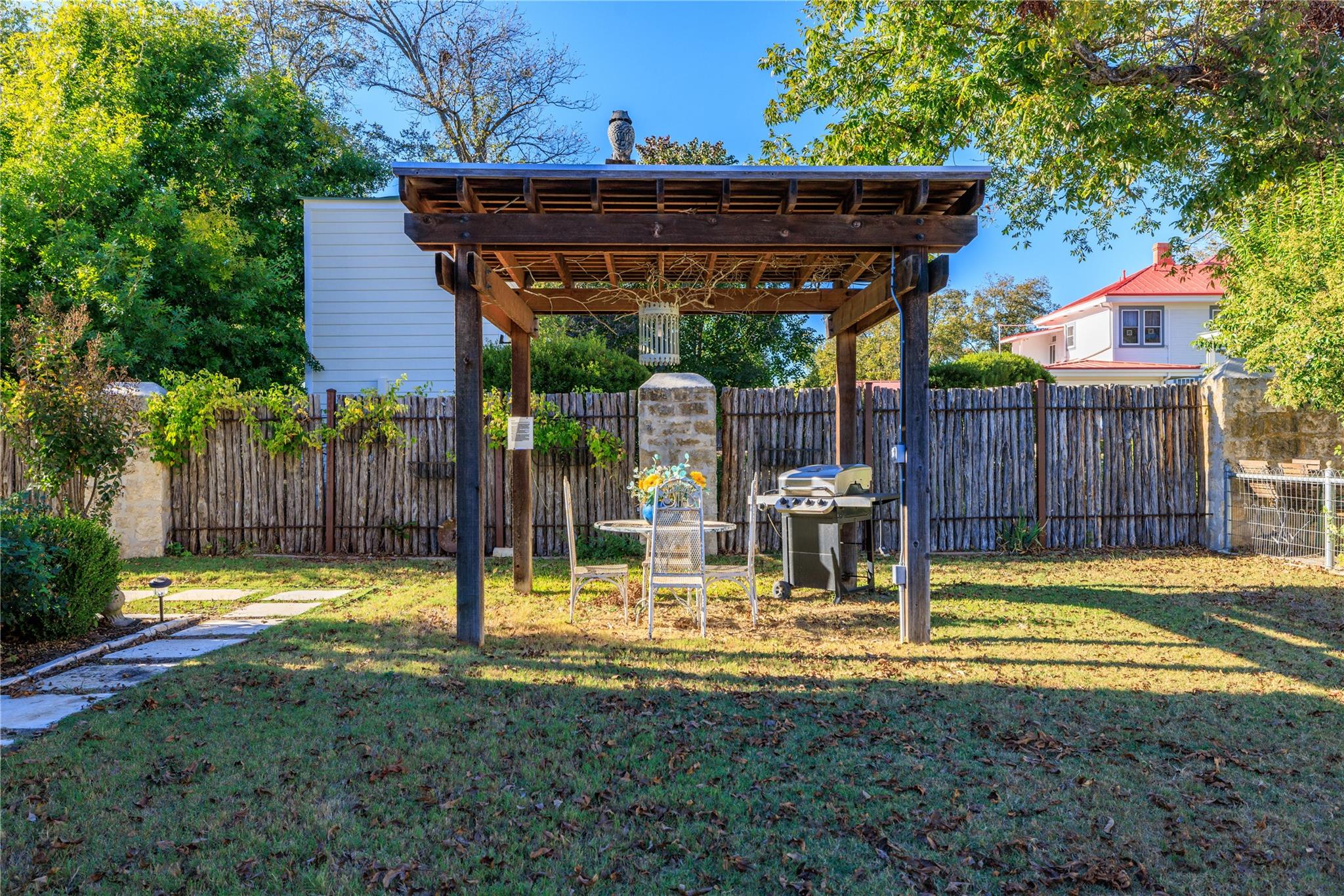 119 W San Antonio St, Fredericksburg, TX 78624