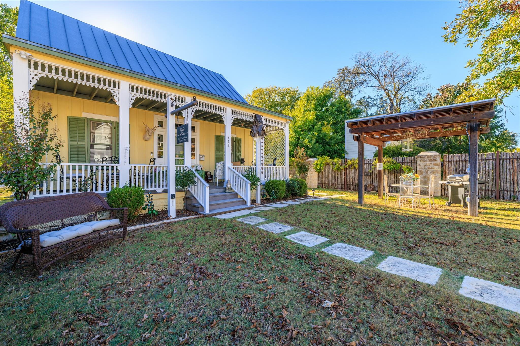 119 W San Antonio St, Fredericksburg, TX 78624