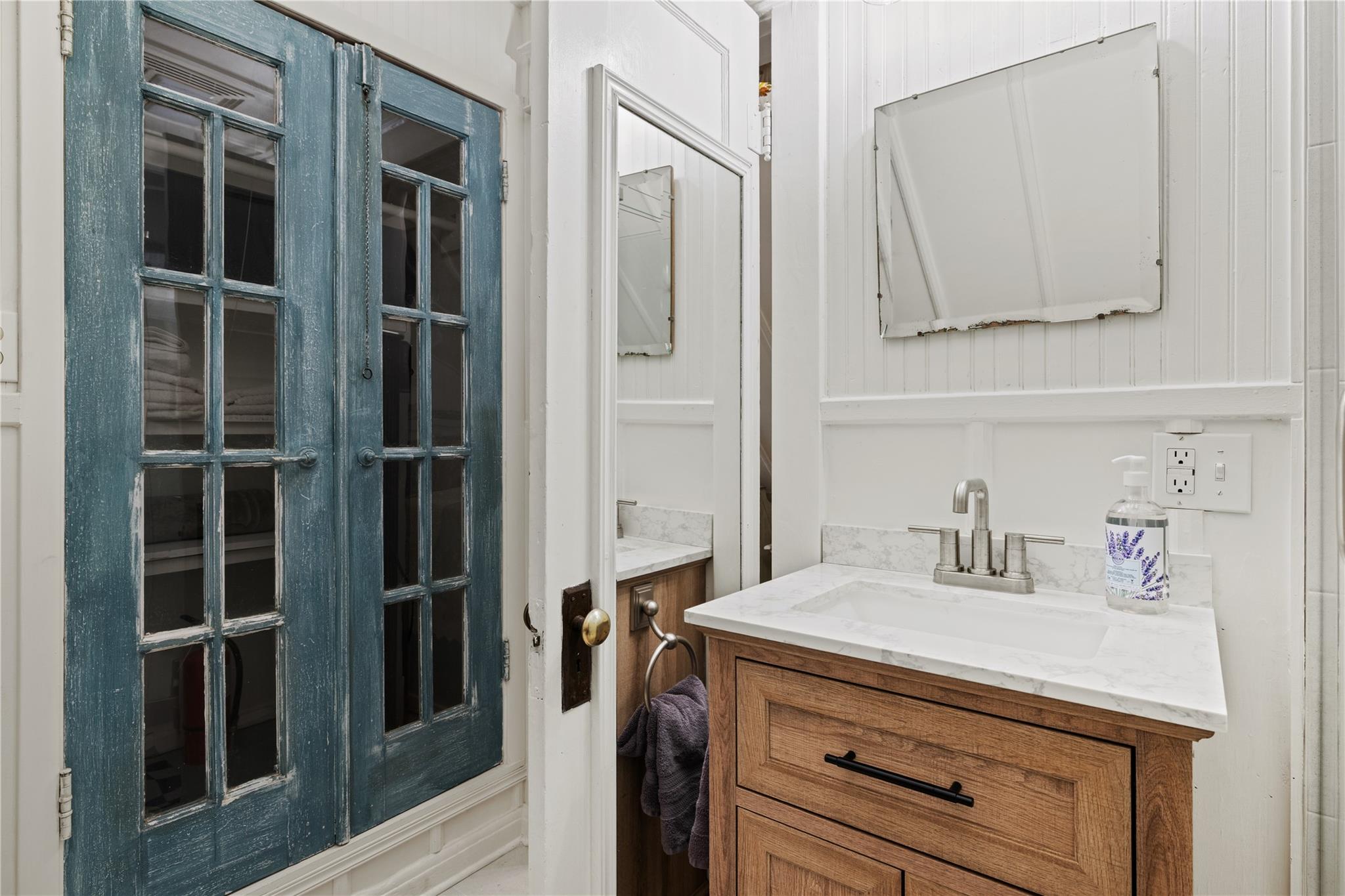 119 W San Antonio St, Fredericksburg, TX 78624