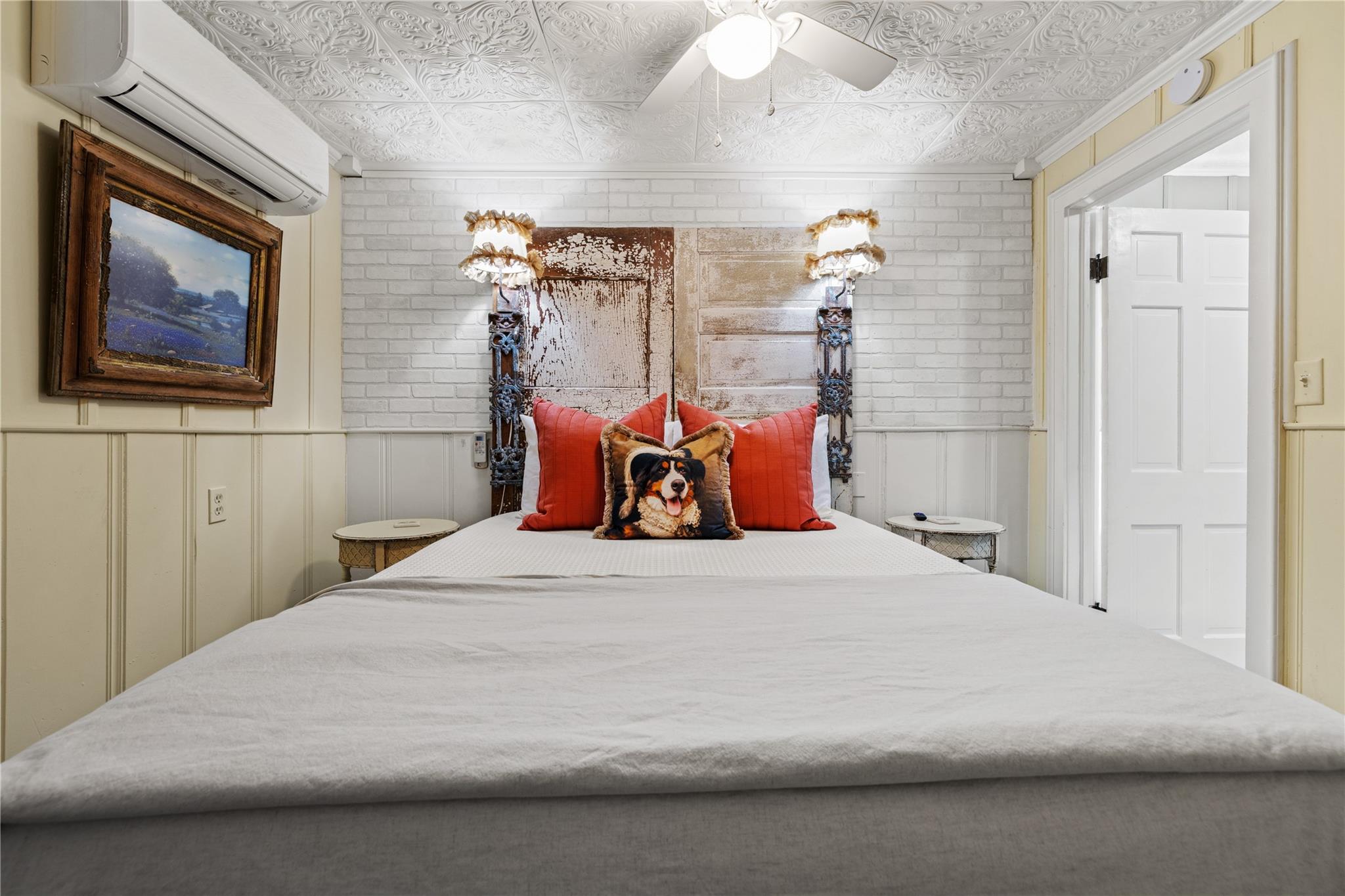 119 W San Antonio St, Fredericksburg, TX 78624