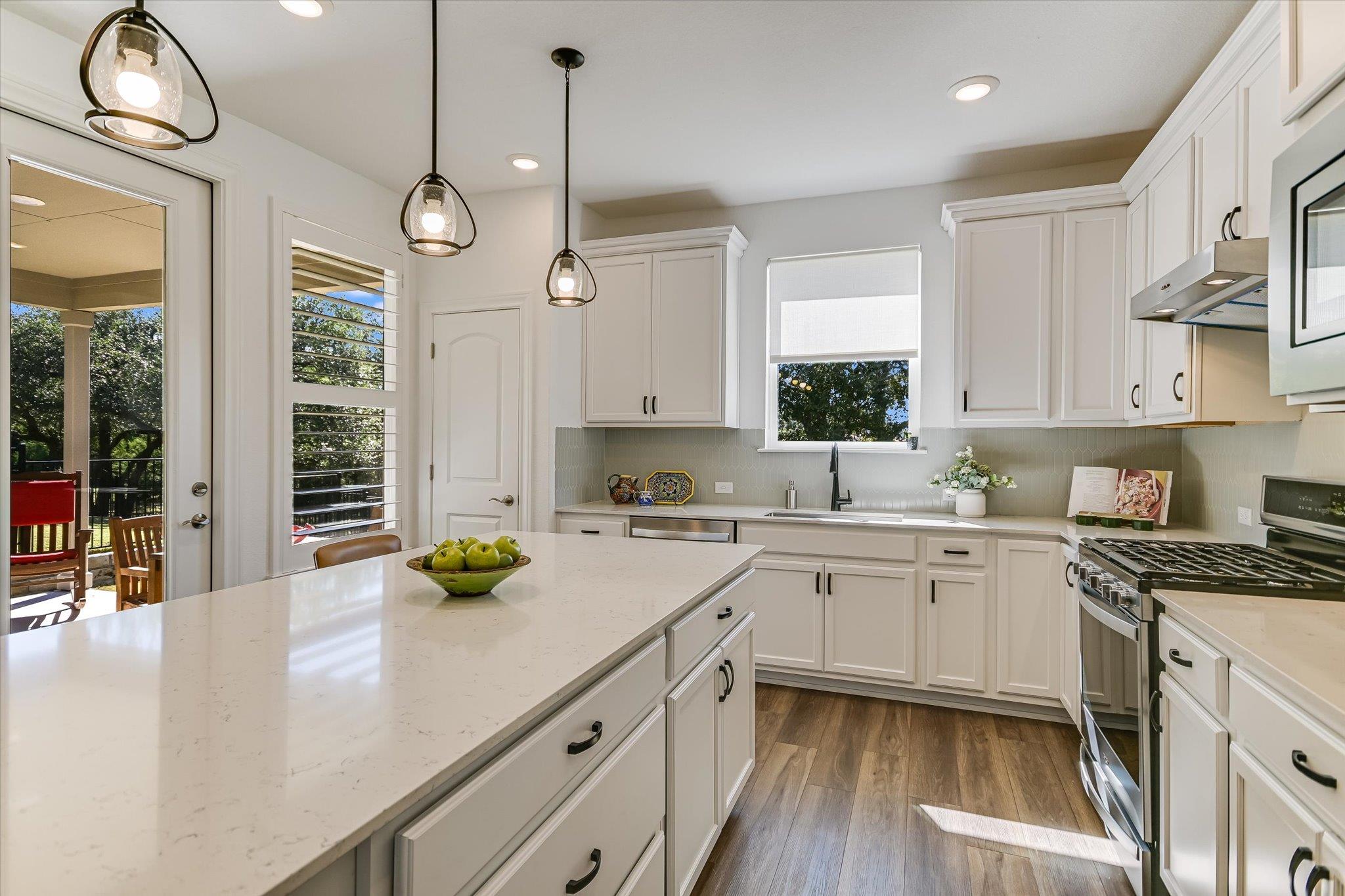 811 Saratoga Ln, Georgetown, TX 78633