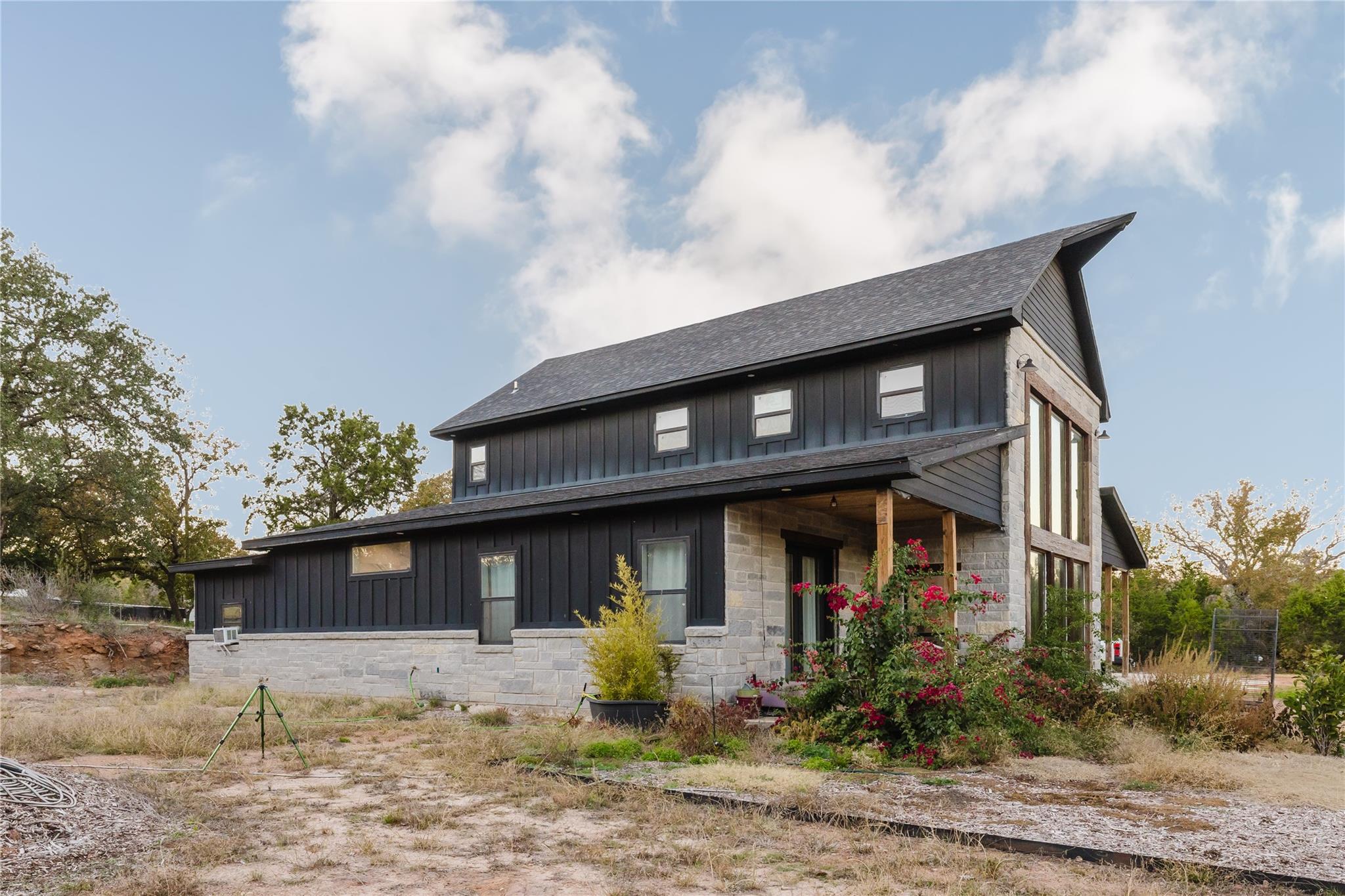 100 Rocky Hollow Dr, Burnet, TX 78611