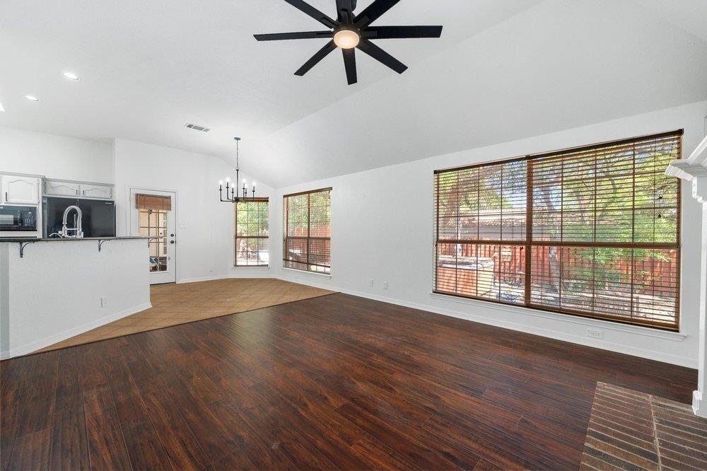 209 El Rio Dr, Lakeway, TX 78734