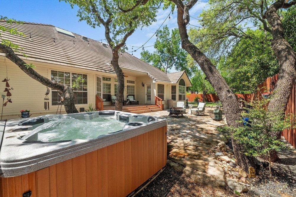 209 El Rio Dr, Lakeway, TX 78734