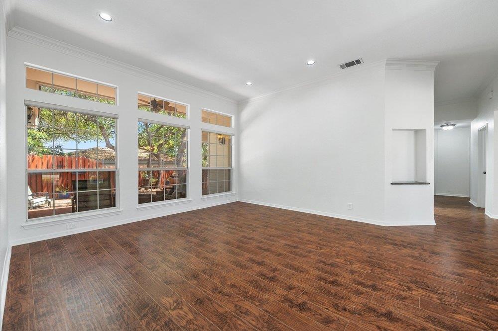 209 El Rio Dr, Lakeway, TX 78734