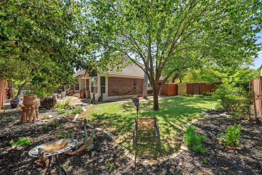 209 El Rio Dr, Lakeway, TX 78734