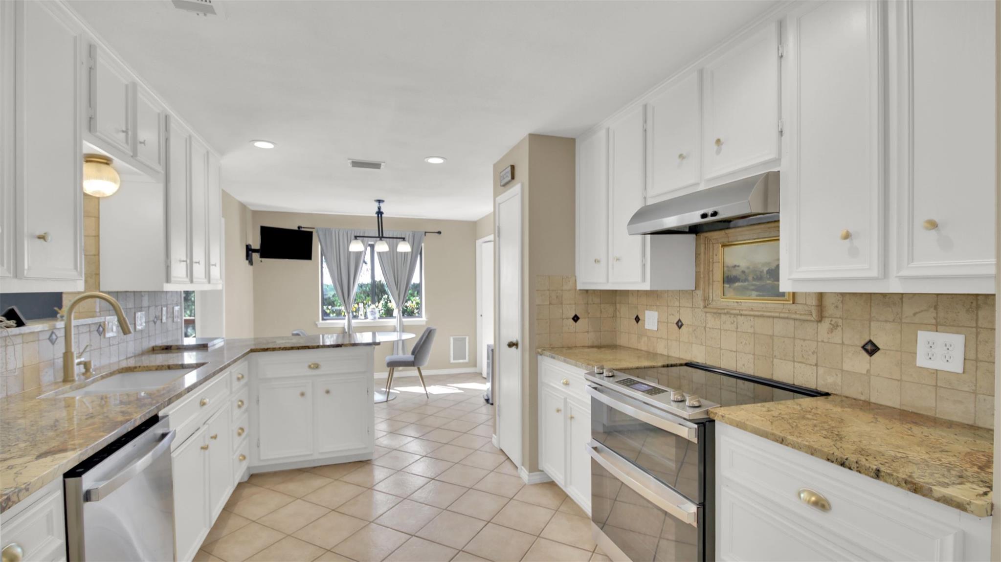 729 Mountain View Dr, San Marcos, TX 78666