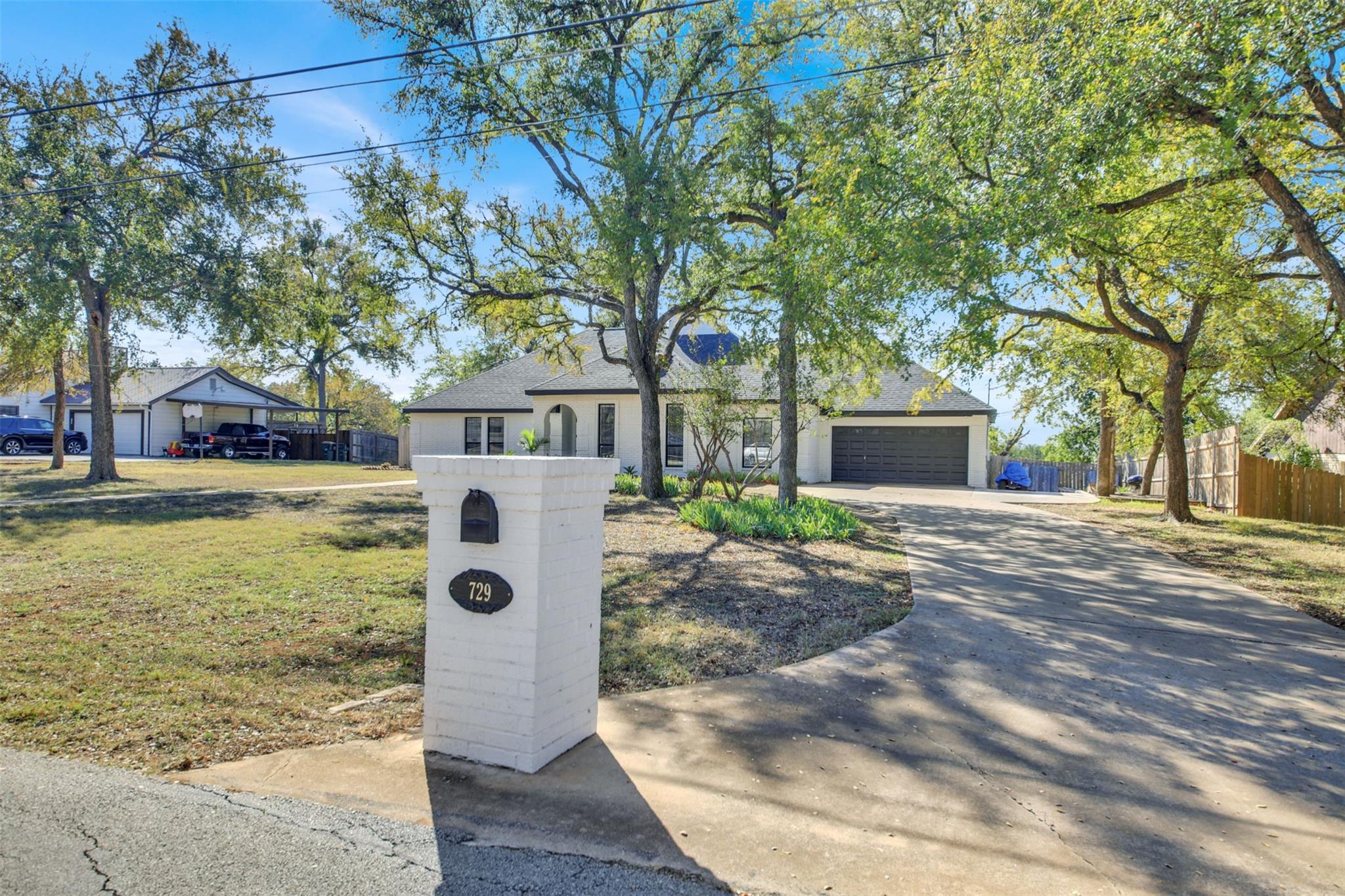 729 Mountain View Dr, San Marcos, TX 78666