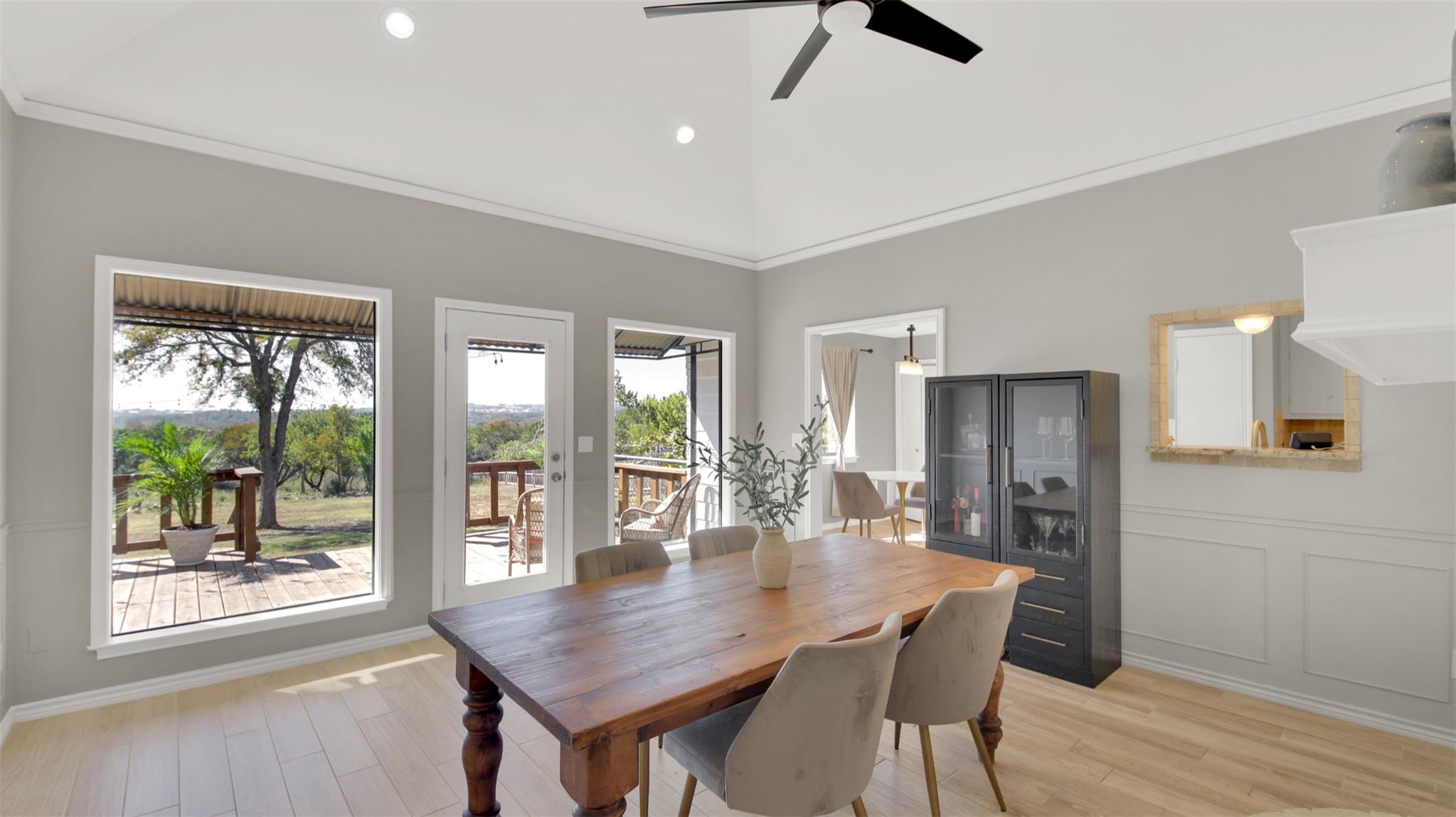 729 Mountain View Dr, San Marcos, TX 78666