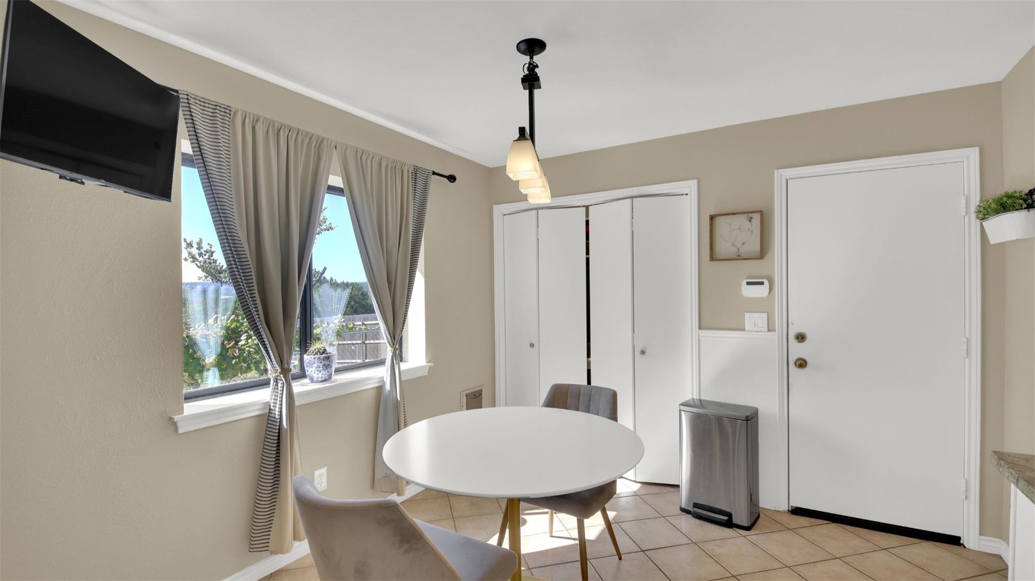 729 Mountain View Dr, San Marcos, TX 78666