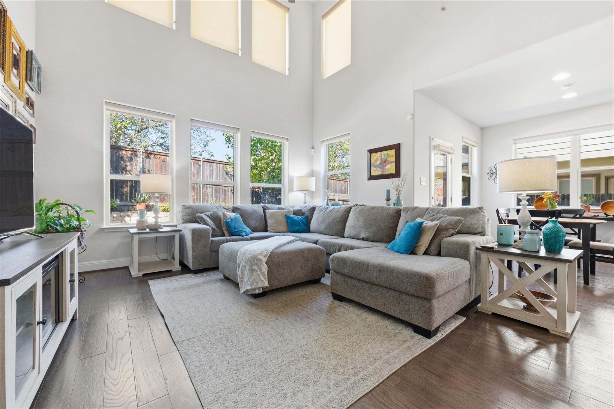 10711 Ysamy Way, San Antonio, TX 78213