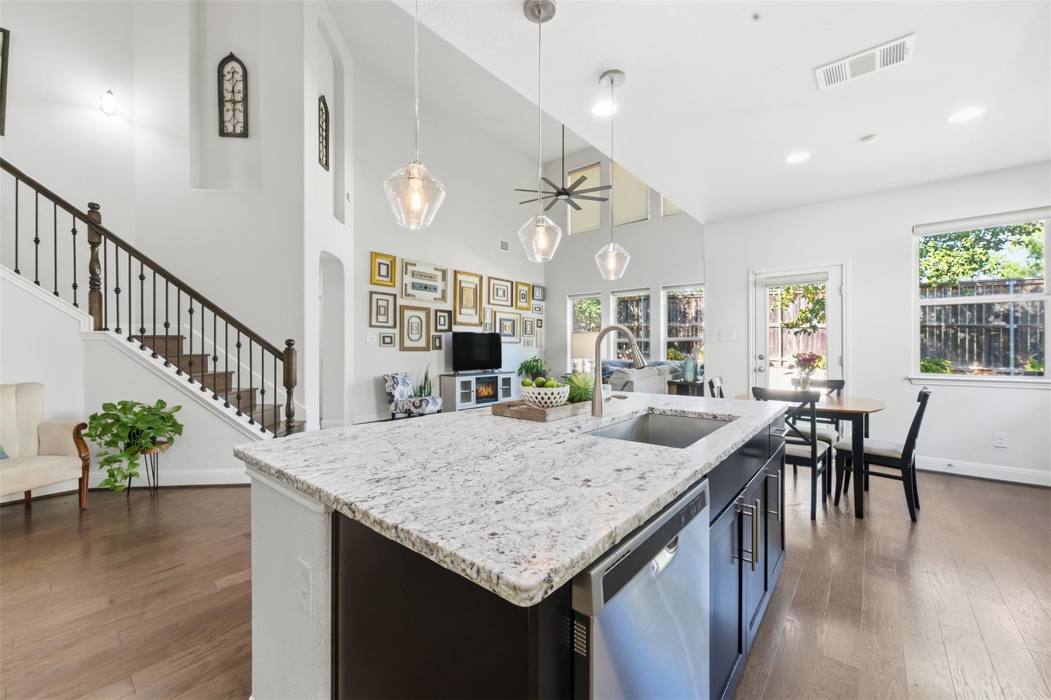 10711 Ysamy Way, San Antonio, TX 78213