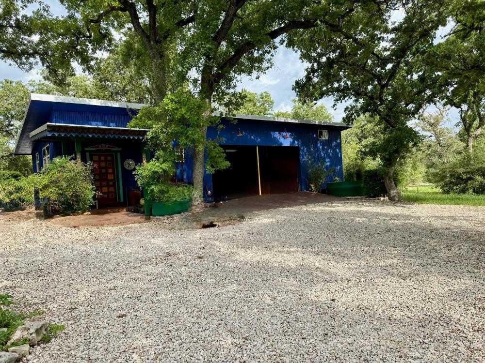 1411 County Road B, Lexington, TX 78947